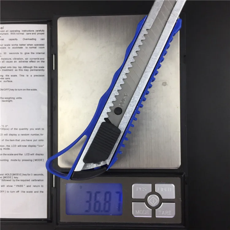 Art Knife, 18mm, Snap-off Blade Plastic Safety hang hole design Utility Knife for Paper or Office, Home, Arts,