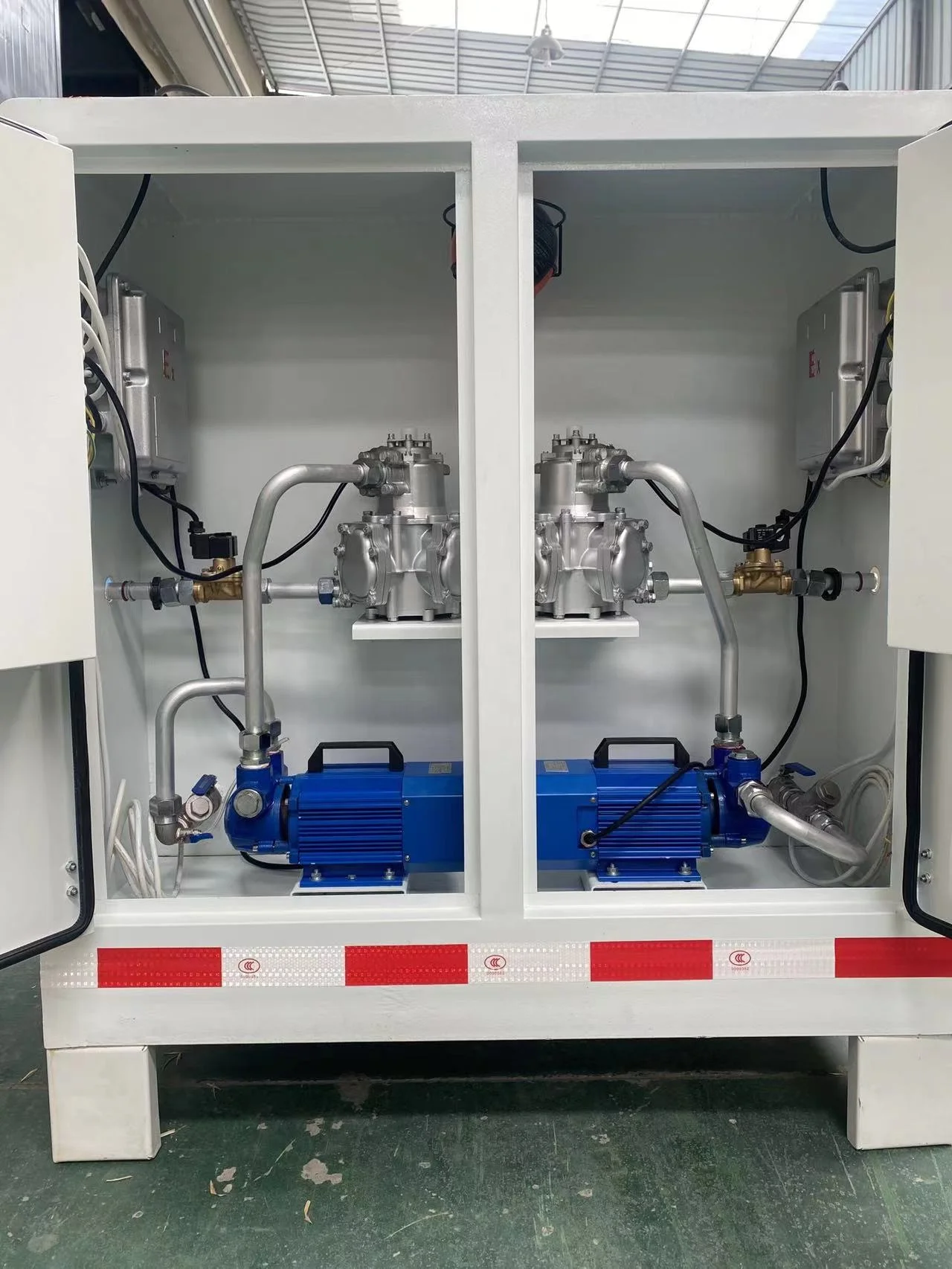 1000L Mini  petrol station with fuel pumps power can be DC 12V/24V AC 220V