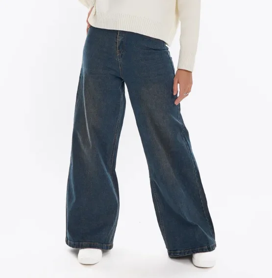 Темно-синие современные джинсы с высокой талией и широкими штанинами-бестселлер в российских интернет-магазинах