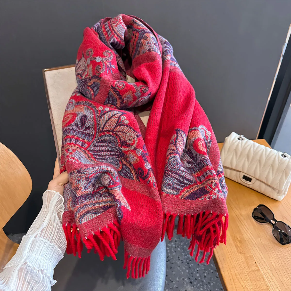 Wholesale Ladies Paisley Jacquard Pashmina Decoration Shawls Winter Woolen Feeling Warm Cashew Wraps Blanket Scarf