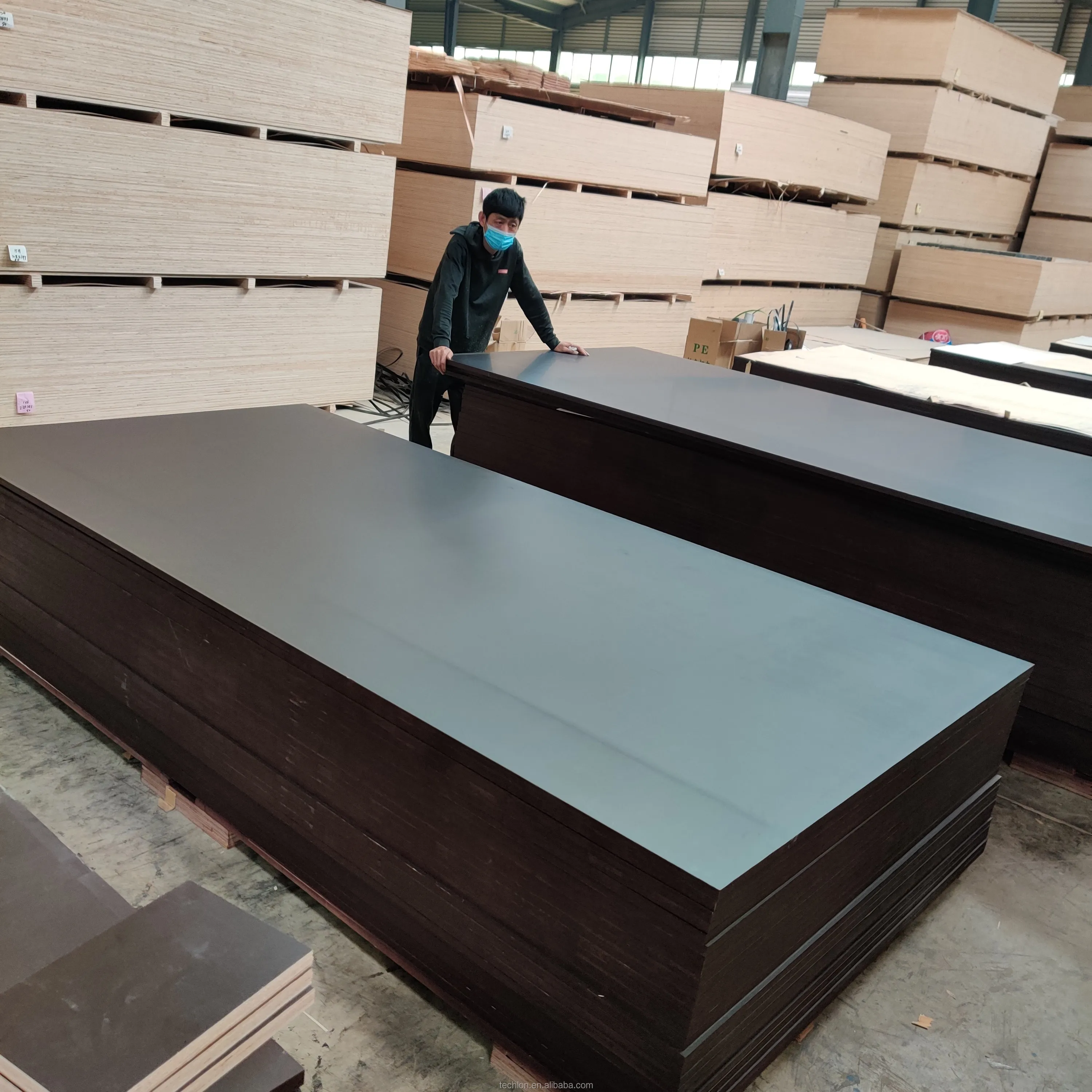 1220*2440mm brown Film Faced Plywood 12mm waterproof anti slip for shuttering formwork