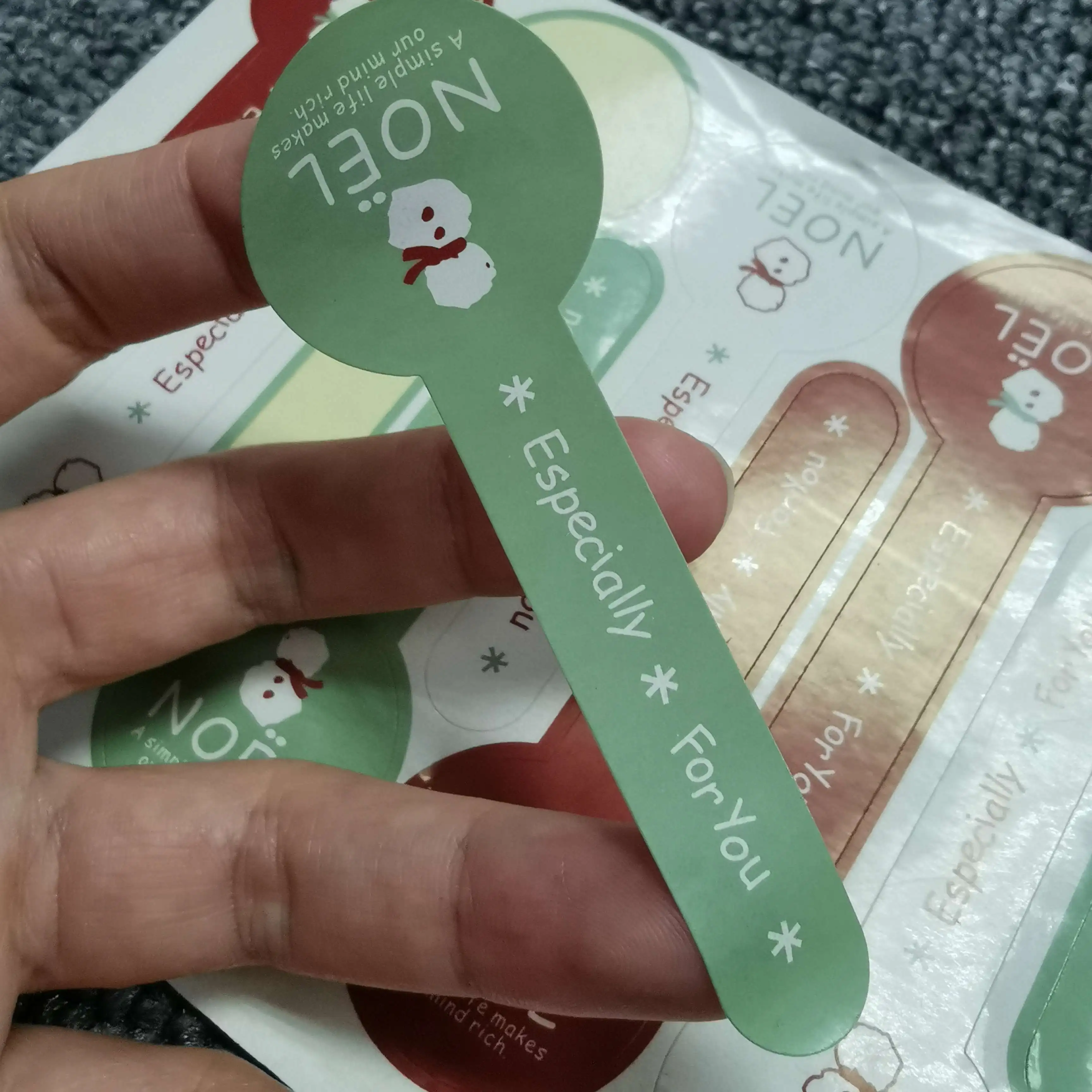 
Hot sale Christmas 3D dome logo label Recycle die cut hologram custom stickers for kids 