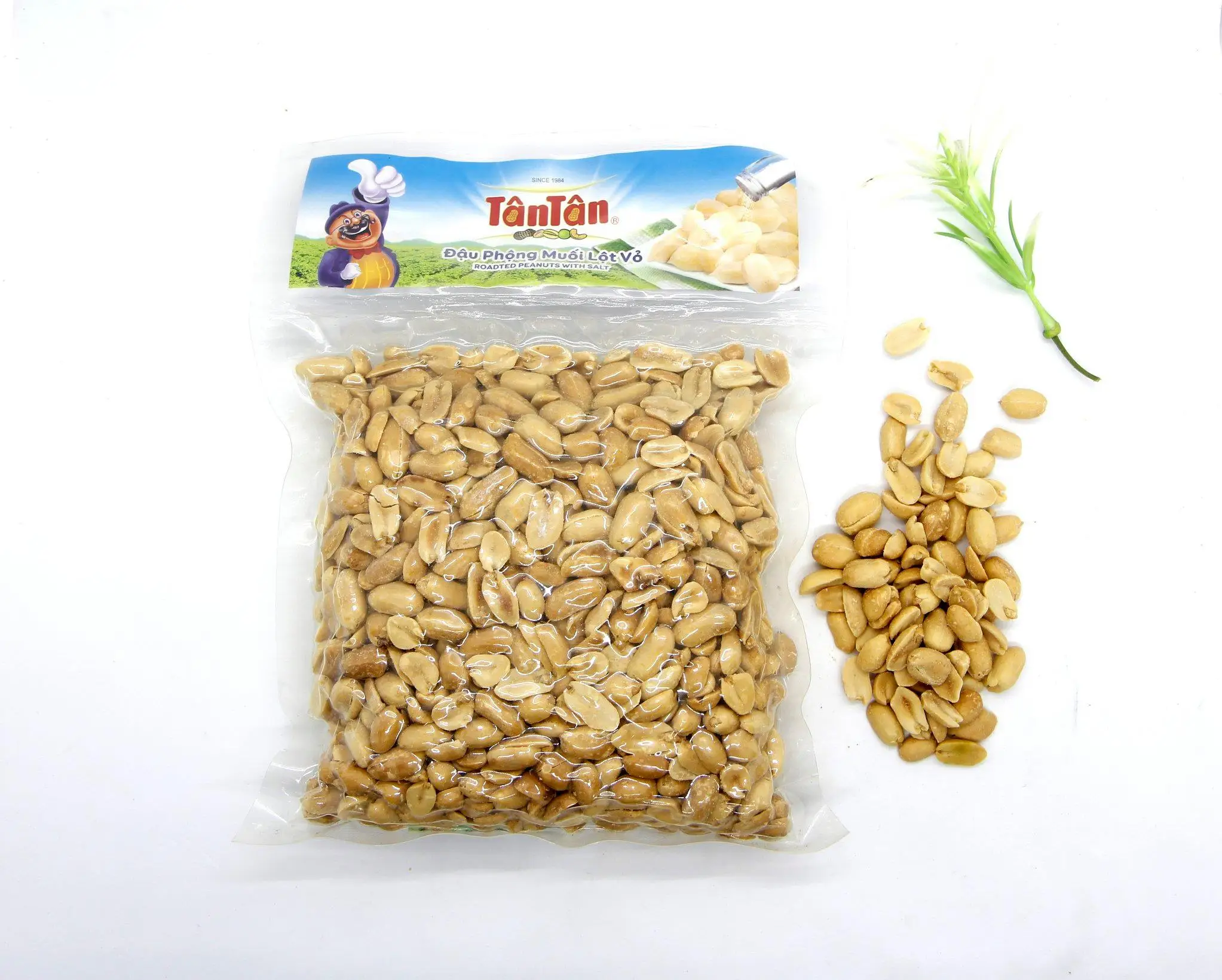 Roasted peanut with salt