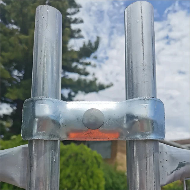 Heavy Duty 90mm Center Distance Metal Clamps Pressed Technique Fence Coupler Clip for Connecting Stable Fence & Gate Posts