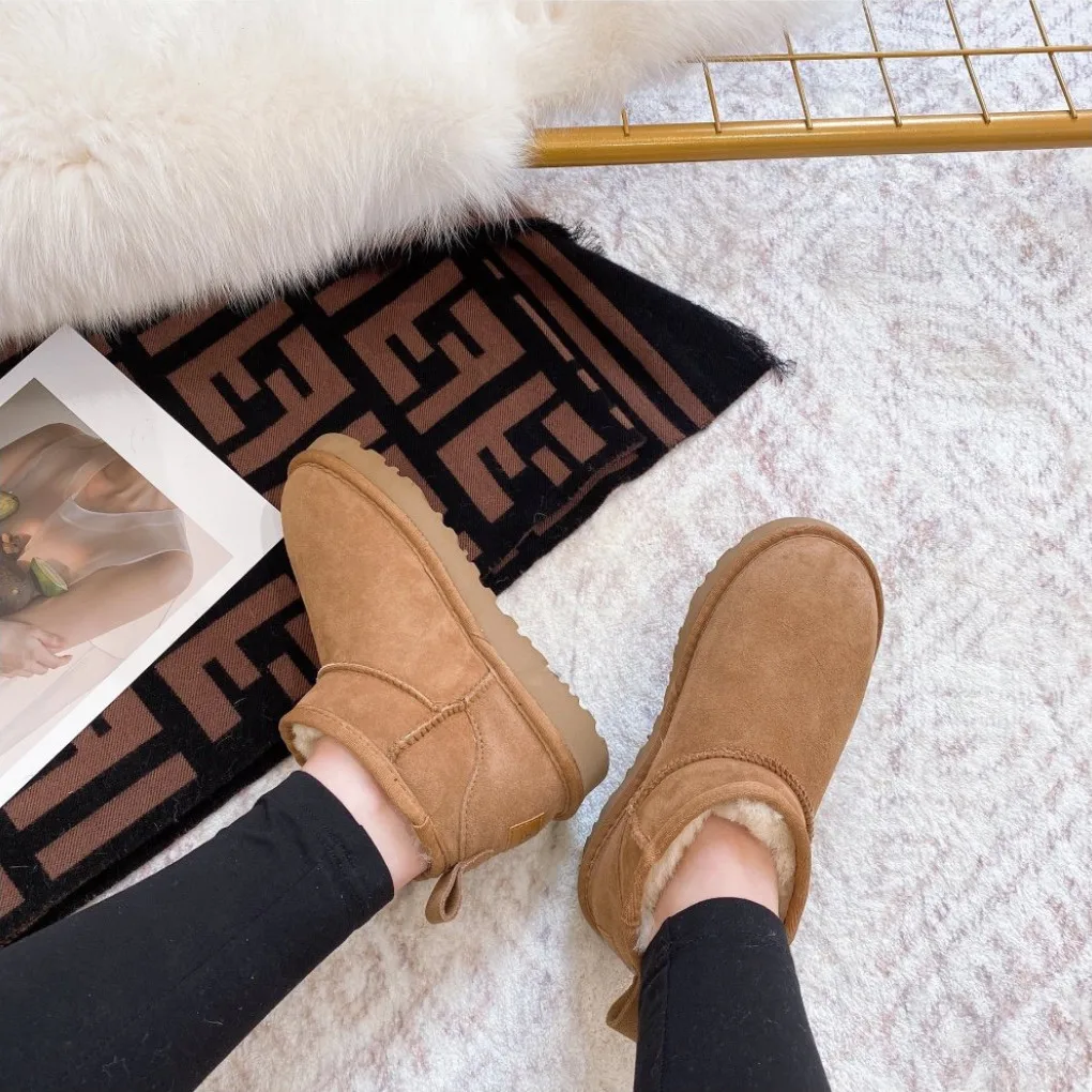 OEM Waterproof Women Winter Real Wool Short Mini Fashion Classic Brown Genuine Sheepskin Fur Snow Boots for Women