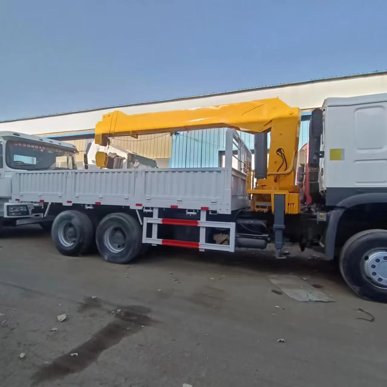 Telescopic boom crane China National Heavy Duty Truck dump truck second-hand straight arm truck mounted crane 15-20 tons
