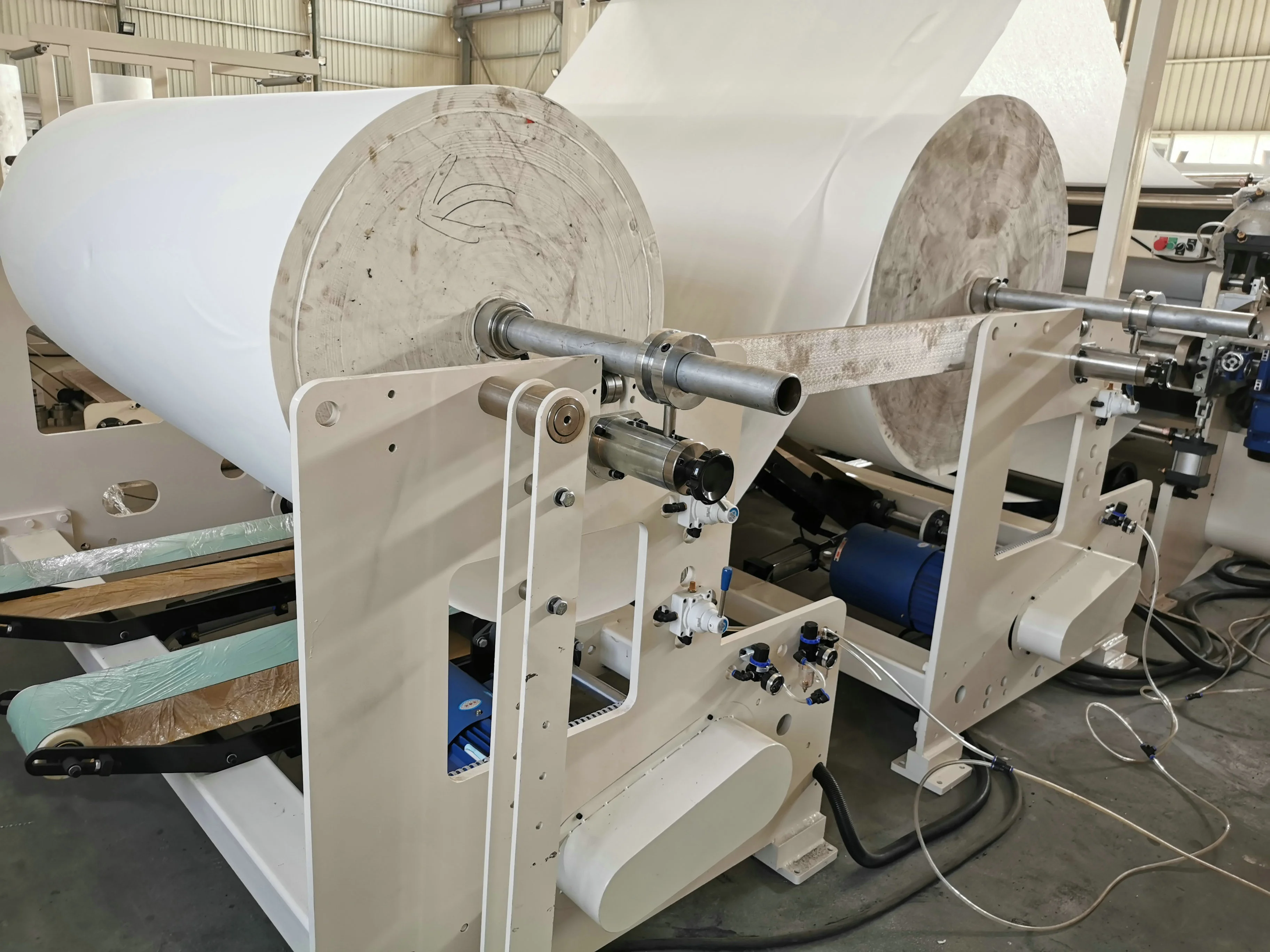 Full set of toilet tissue paper making cutting packing machine production line