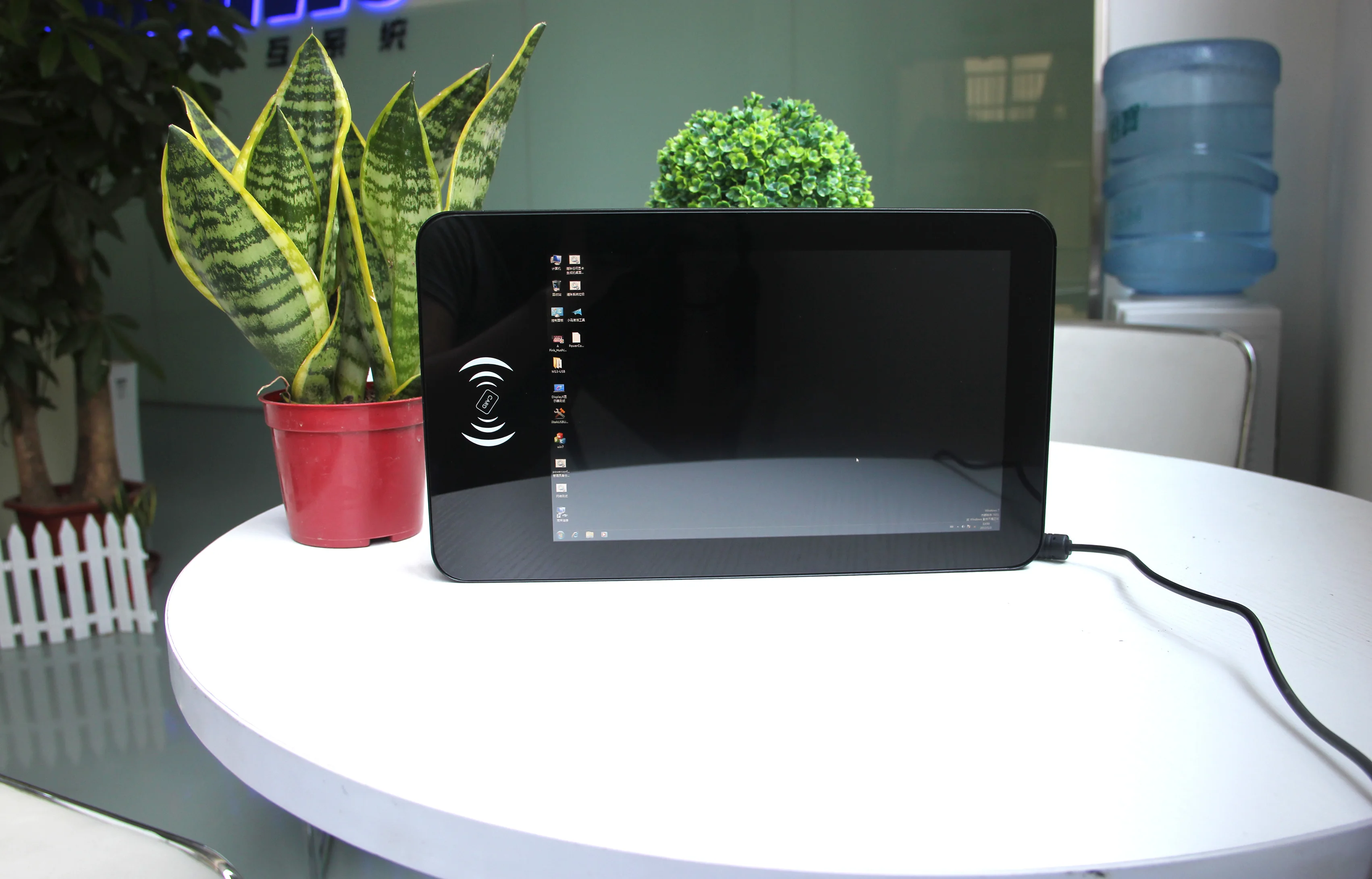 10,1 дюймовый емкостный сенсорный экран ПК с кардридером NFC/ RFID для контроля доступа