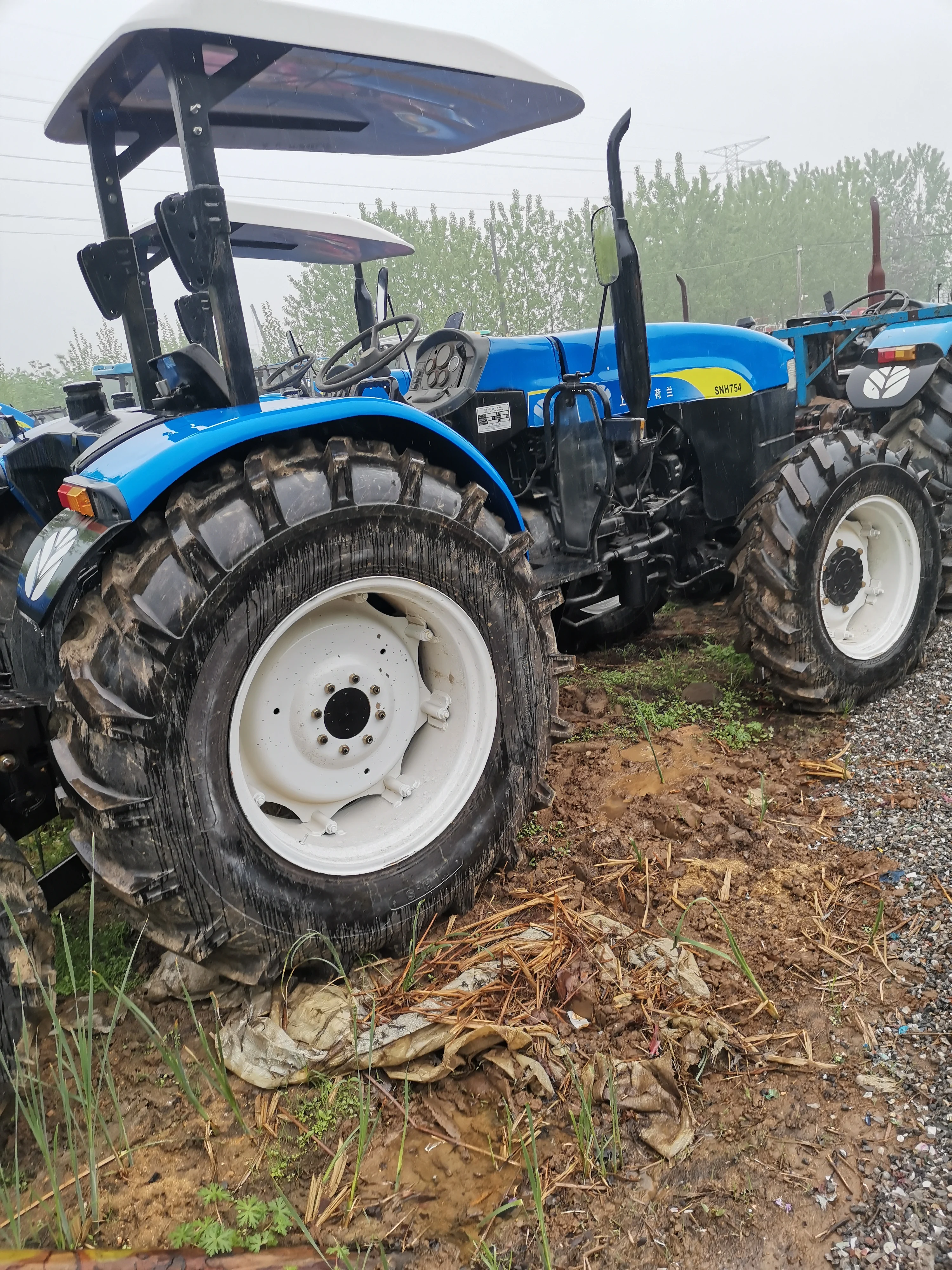 Used low tractors price  90hp 4wd  YTO agriculture farm tractor with good condition