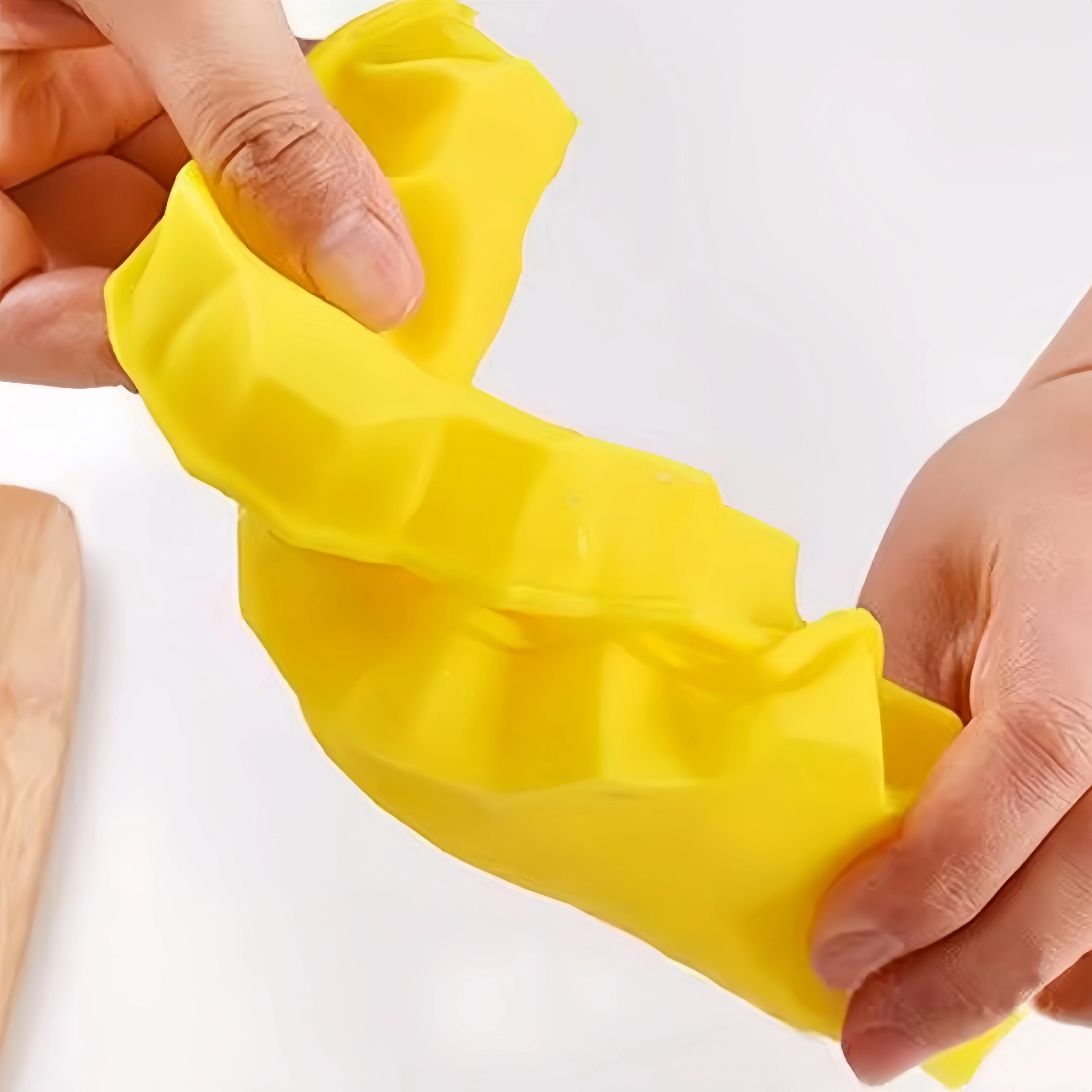 Honeycomb Silicone Ice Cube Tray Square Ice Cube Molds BPA Free Reusable Ice Maker for Whiskey Cocktails