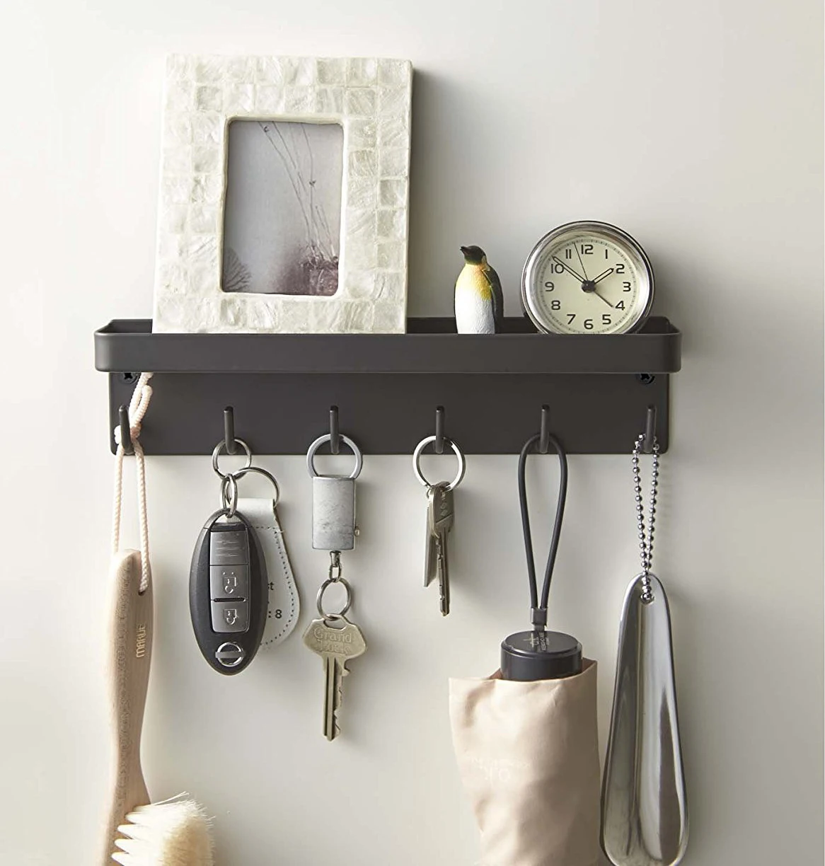 Metal long wall-mounted shelf rack with hooks keychain storage box magnetic hook rack