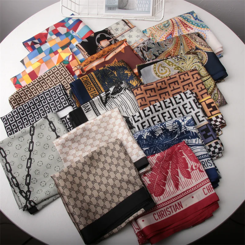 В наличии модные свежеприбывшие розетки дизайнерские Роскошные атласные шелковые шарфы печатной площади 70*70 см атласный платок для женщин