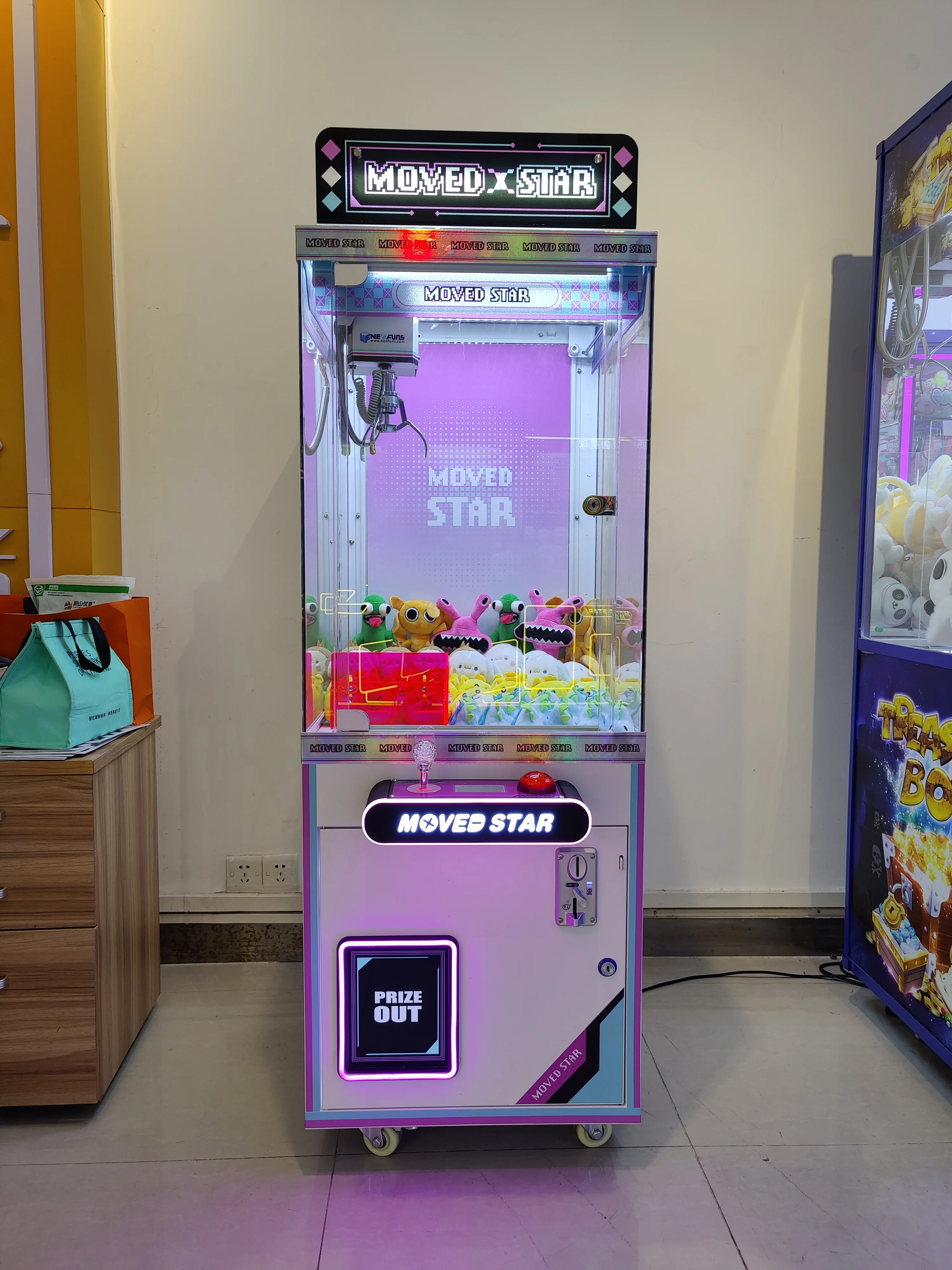 Neofuns Wholesale Amusement Coin Operated Games Cheap Doll Claw Crane Machine With Bill Acceptor