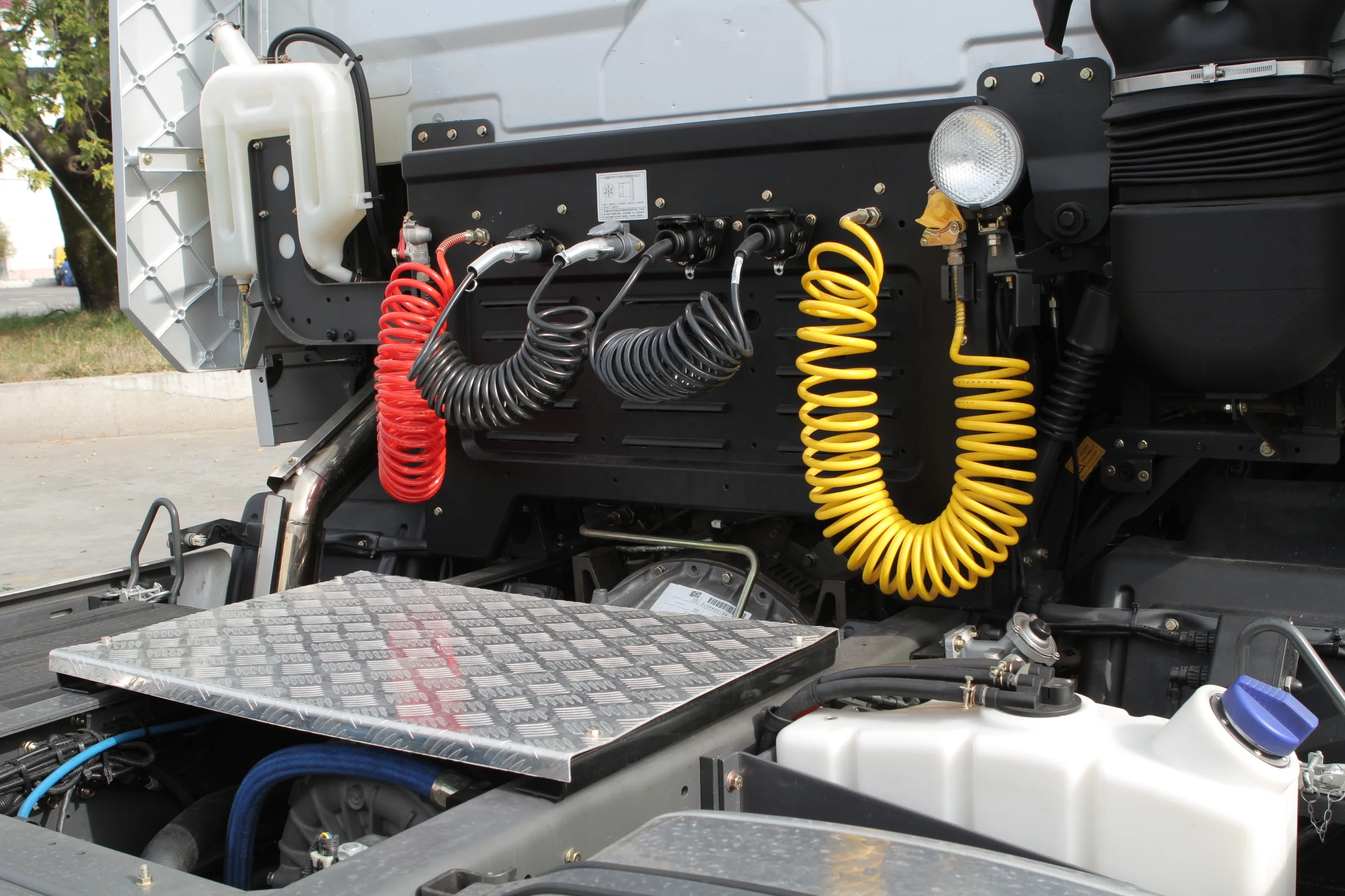 Dongfeng 6x4 heavy duty 50ton Tractor Truck Head for sale