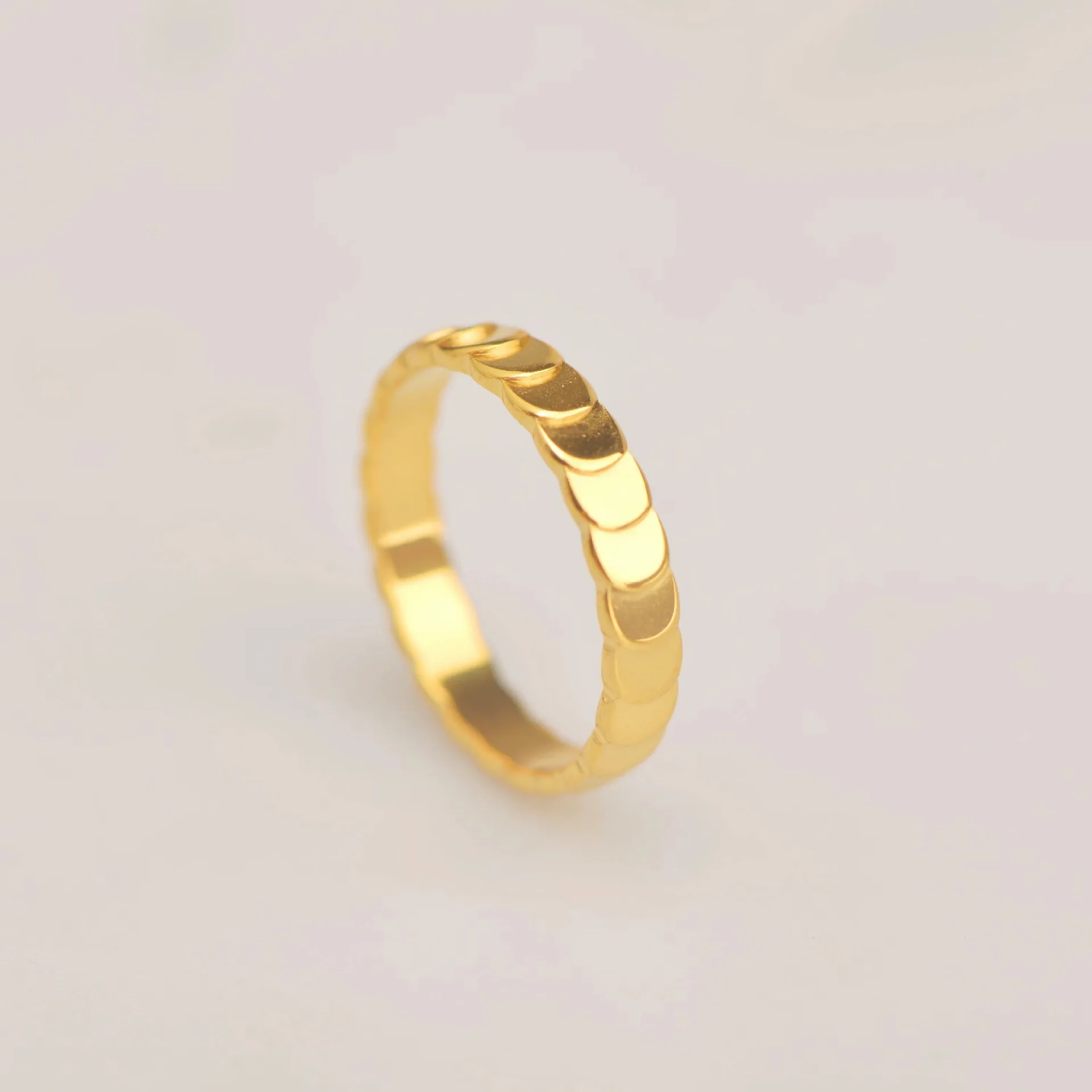Fashion Concise Design Fish Scale Shape Geometric 18K Gold Plated Finger Rings Stainless Steel Jewelry Fine Couple Rings