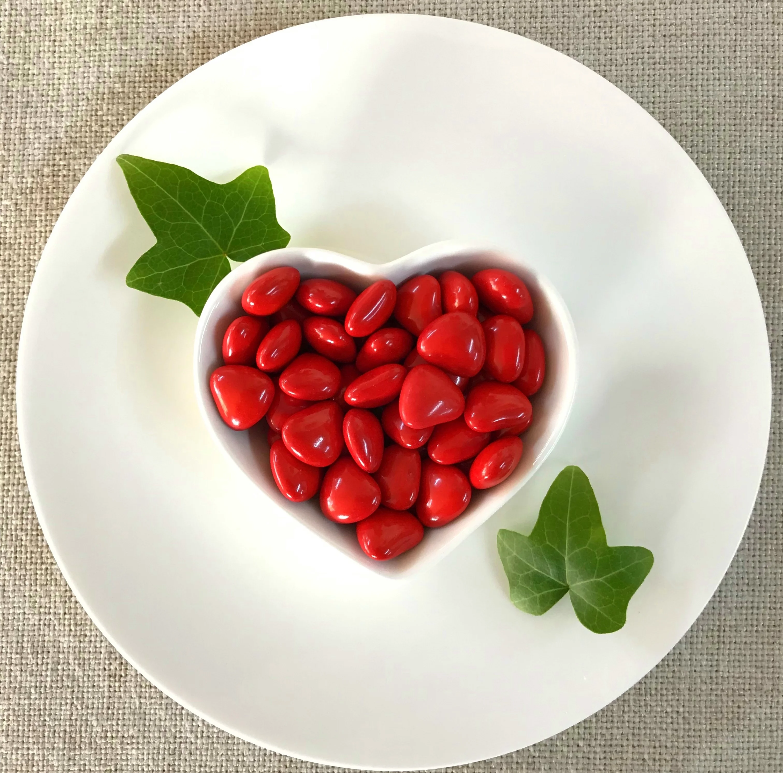 Heart shape button chocolate mix-colored chocolate bean candy