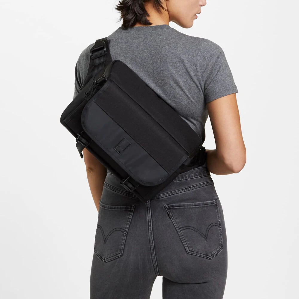 Custom Logo Shoulders Camera sling Bags fold out storage pockets and a top zip quick-access opening camera Bags