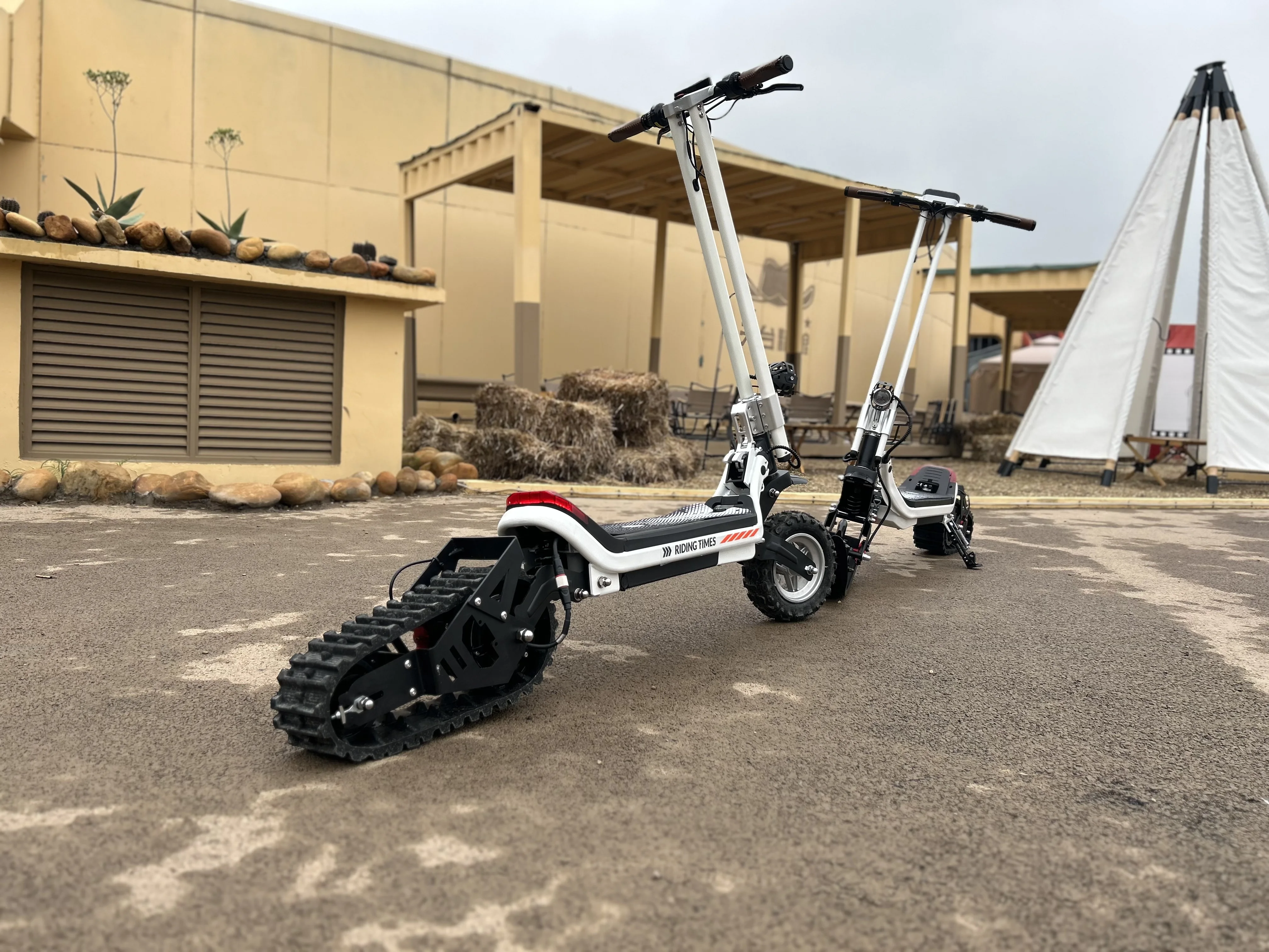 New arrival Electric Snow Scooter Innovative Skate Snowmobile 2 Wheel Folding Snow Mobile with Removable Battery