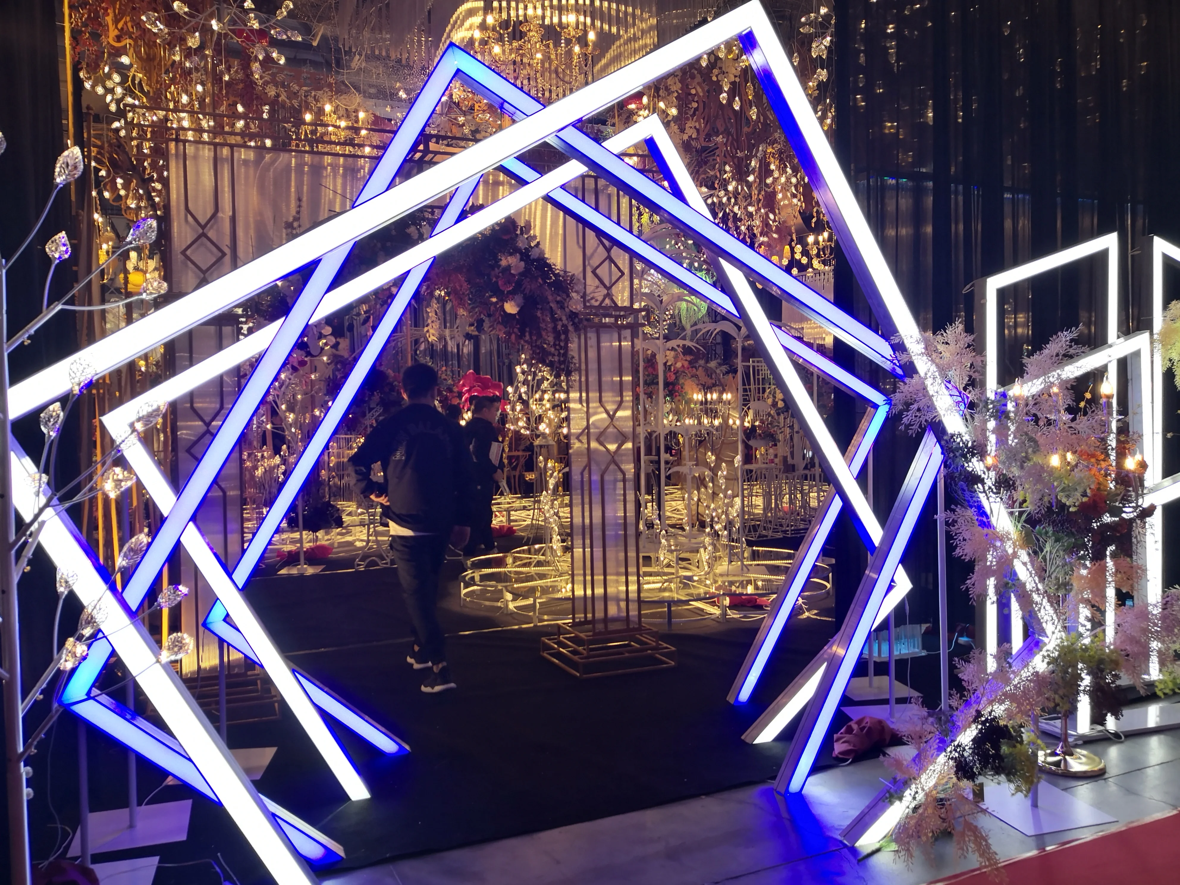 2019 New design stage background of LED Geometric time tunnel for event decoration