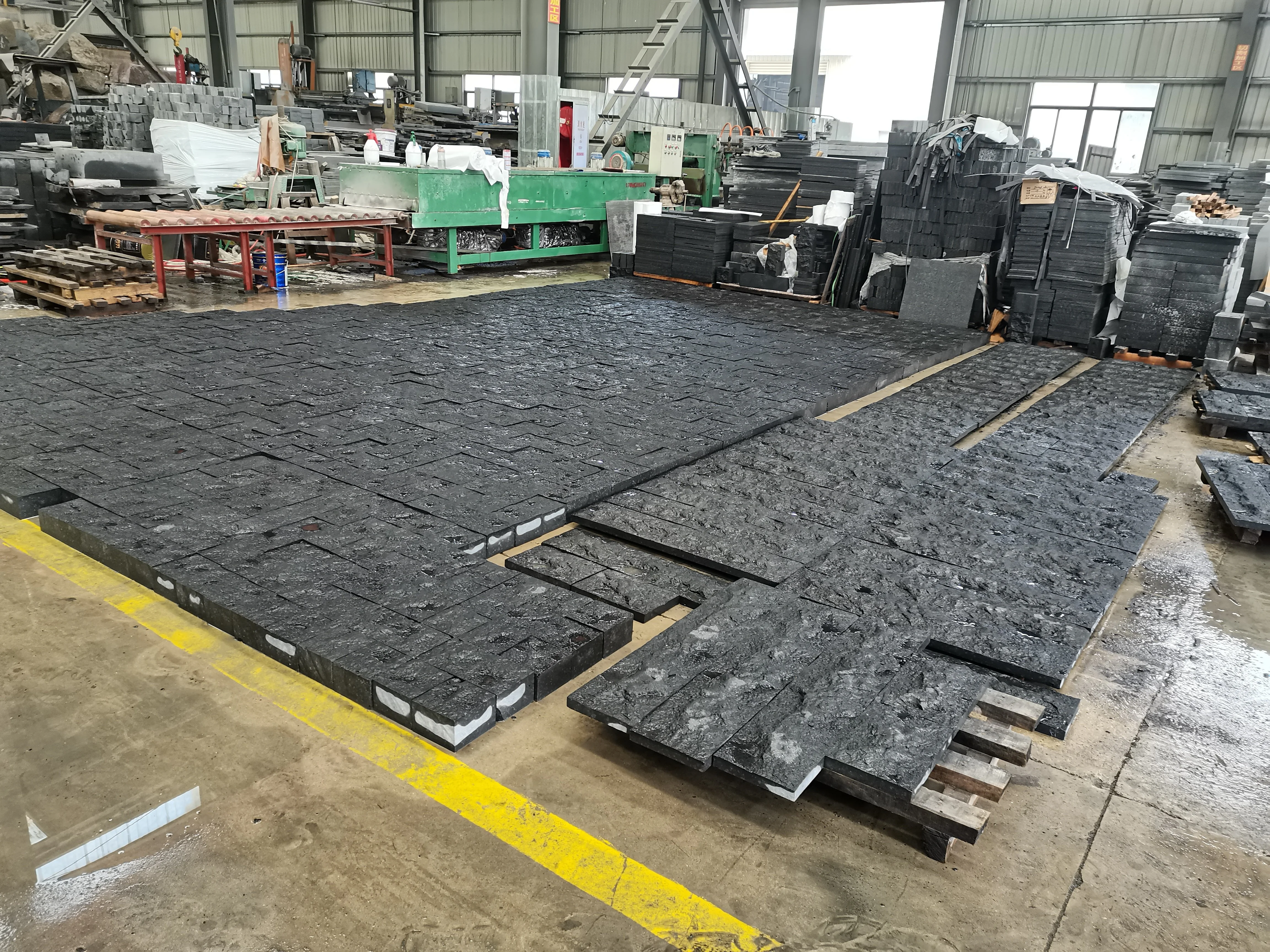 Factory Price Custom Size Outdoor Granite G684 Natural Stone Granite Stone For Interior And Exterior Wall