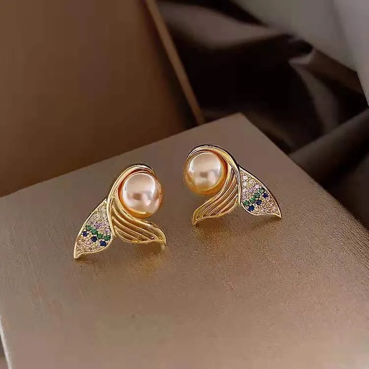 Autumn New Arrived Gold Plated Pearl Stud Earring Luxury Bling Crystal Mermaid Nail Earrings for Women Jewelry