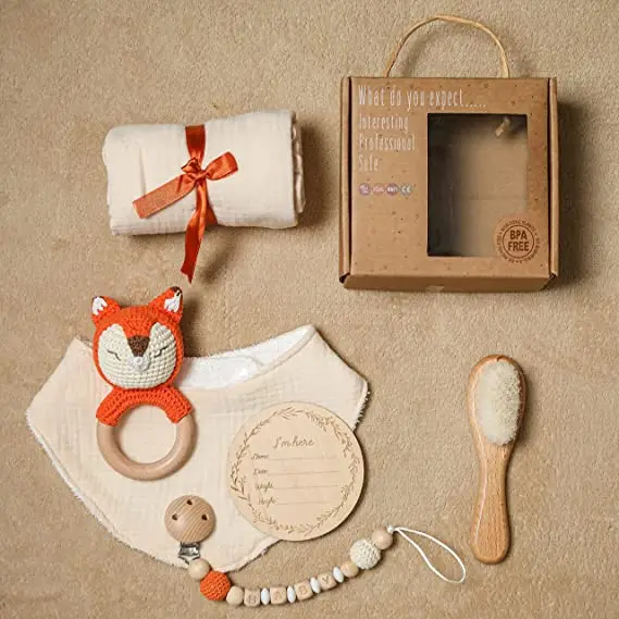 BSCI OEM  Essentials  Baby Gift Set for New born New Baby with Baby Blanket Rattle bib wooden teeth