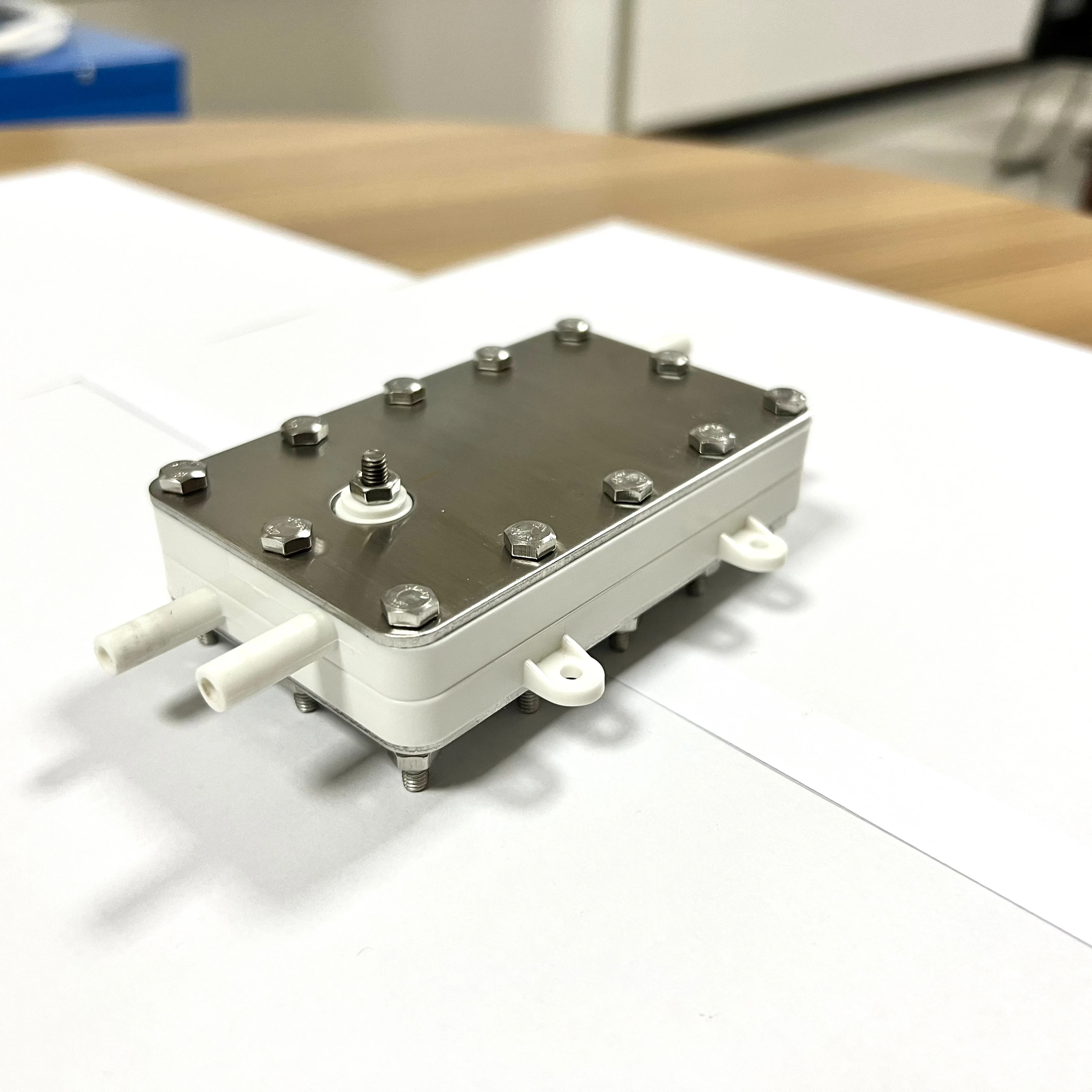 Hydrogen-rich water machine PT coated electrolyzer