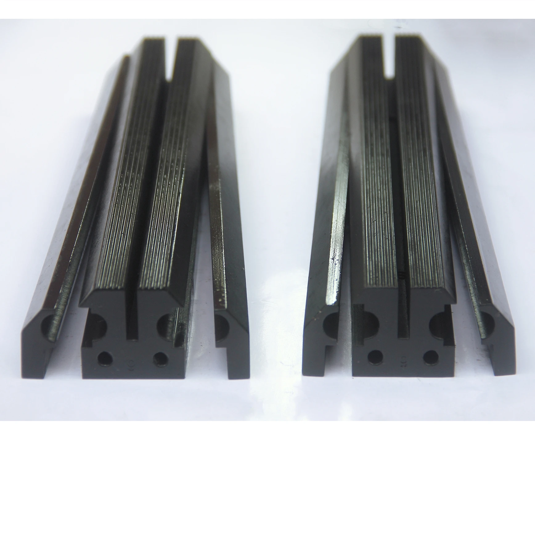 Lengthened Custom-Made  Packaging Machine Sealer with Serrated Cutting Blades And Sealing Jaws