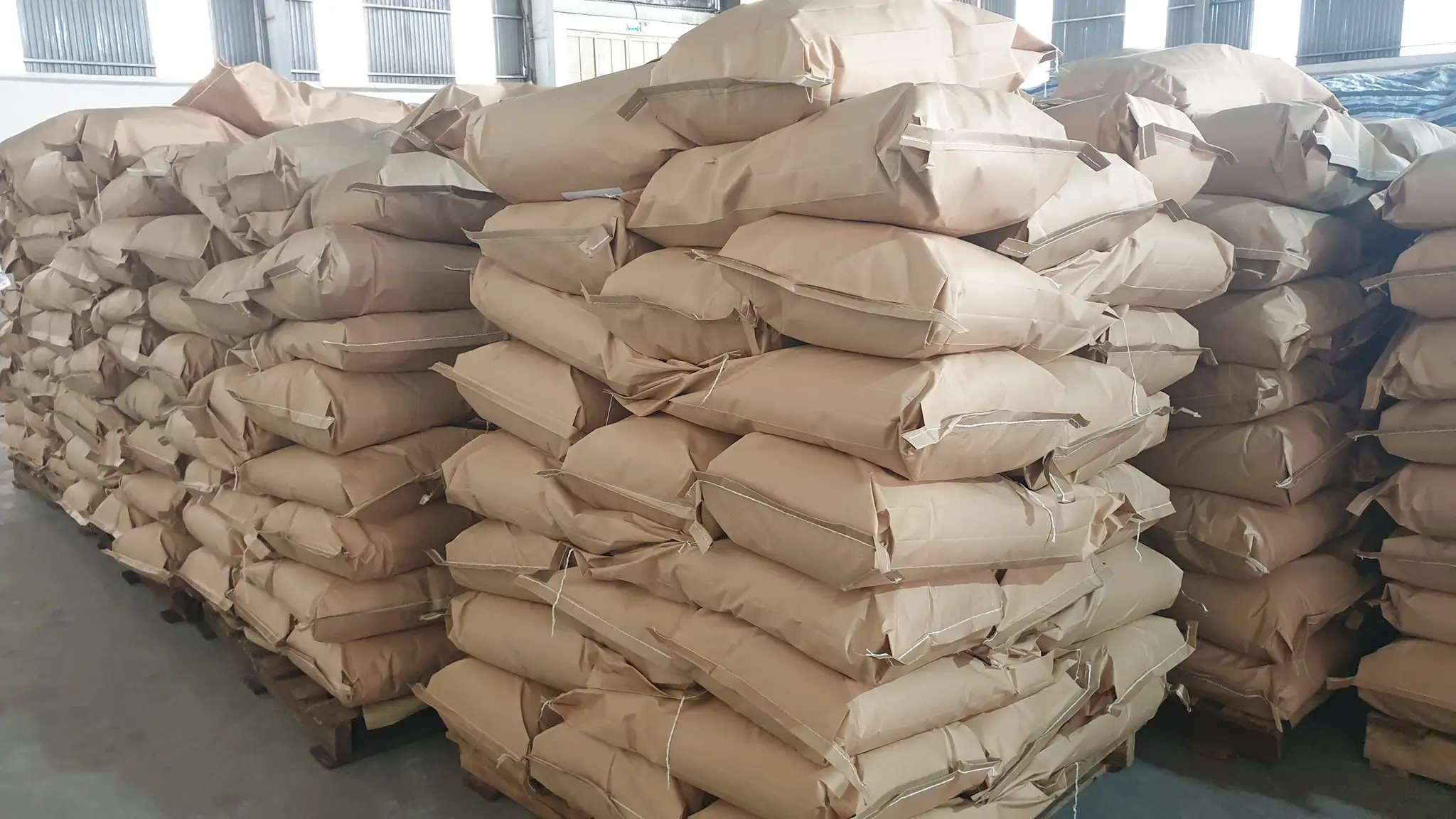 Spray Dried Instant Robusta Coffee Powder 20kg/Carton Variety Type with Min 2% Caffeine Slimming Feature Packaged in Bag Box