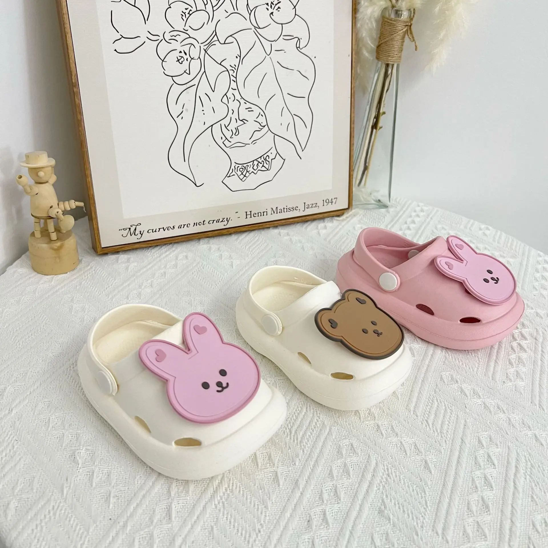 Fashion Hot Sale Boys And Girls Kids Clogs Outer Casual Non Slipper And Soft Bottom Comfort Baby Kids Scandals Shoes