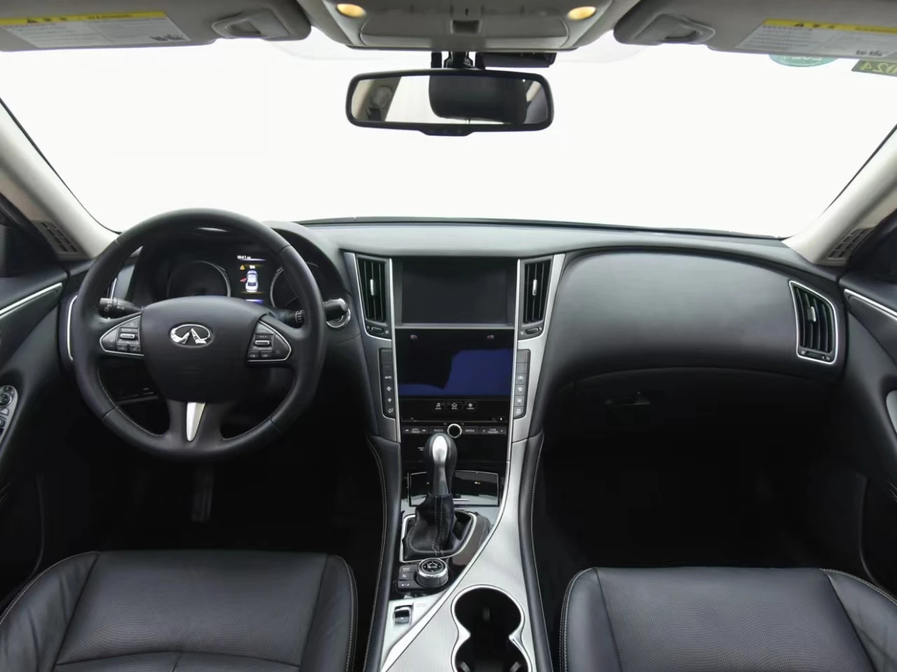 Infiniti Q50L 2016 модель 2 0 T Eur 5 бензиновый Подержанный автомобиль