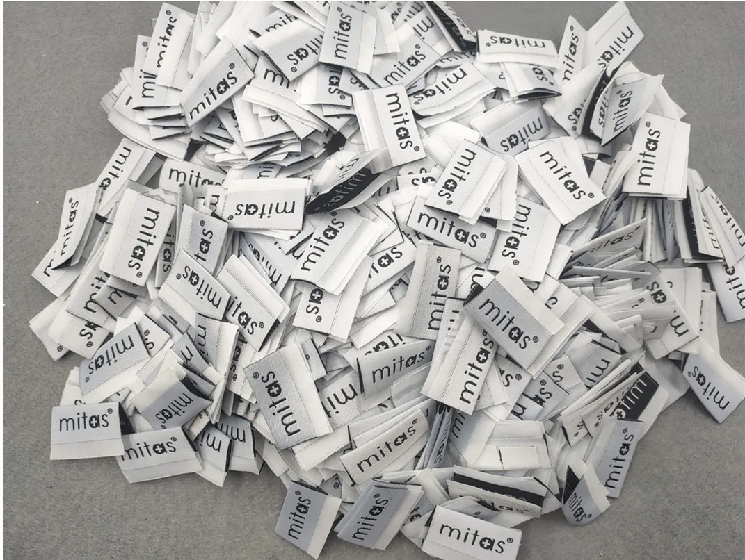 Custom Logo Woven Tag Neck Label Factory Wholesale Iron on Woven Label for Clothing