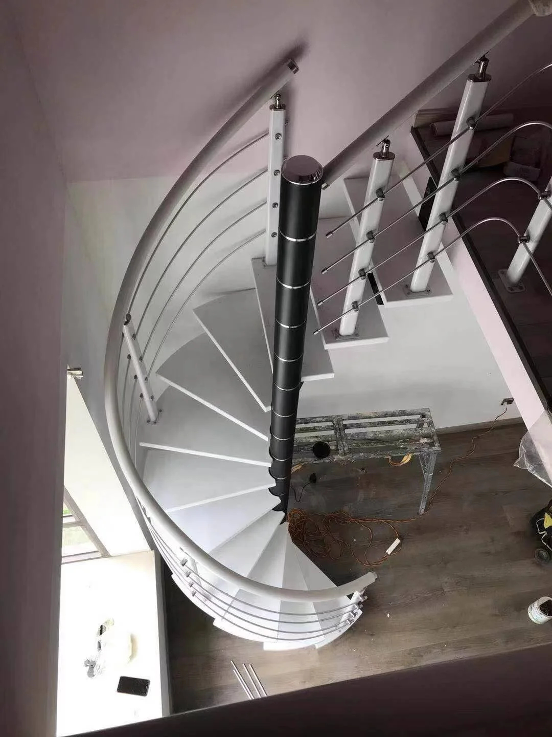 Modern iron spiral stairs and curved shape steel bar spiral staircase design