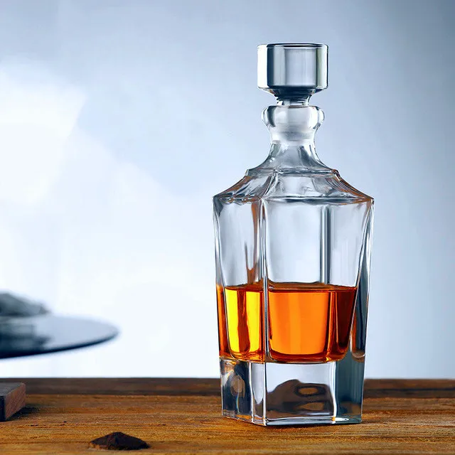 2024 High quality gift box packing unique glass whiskey decanter glass decanter with lids fancy glass decanter