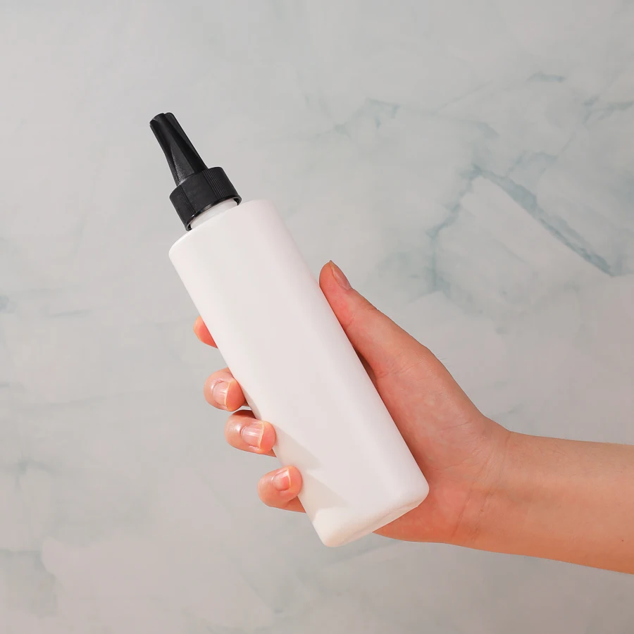 Plastic Squeeze Bottle with Clip Handle Sauce Liquid Bottle Easy to Squeeze Plastic Bottle for Glue