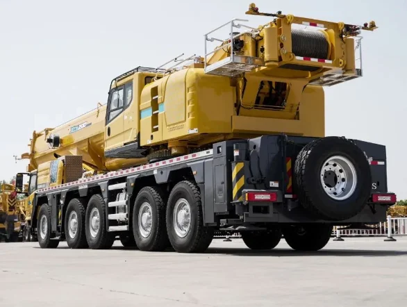 200 Ton Top Brand All Terrain Crane XCA200G8-1Lifting Height 90 m Mobile Truck for Sale