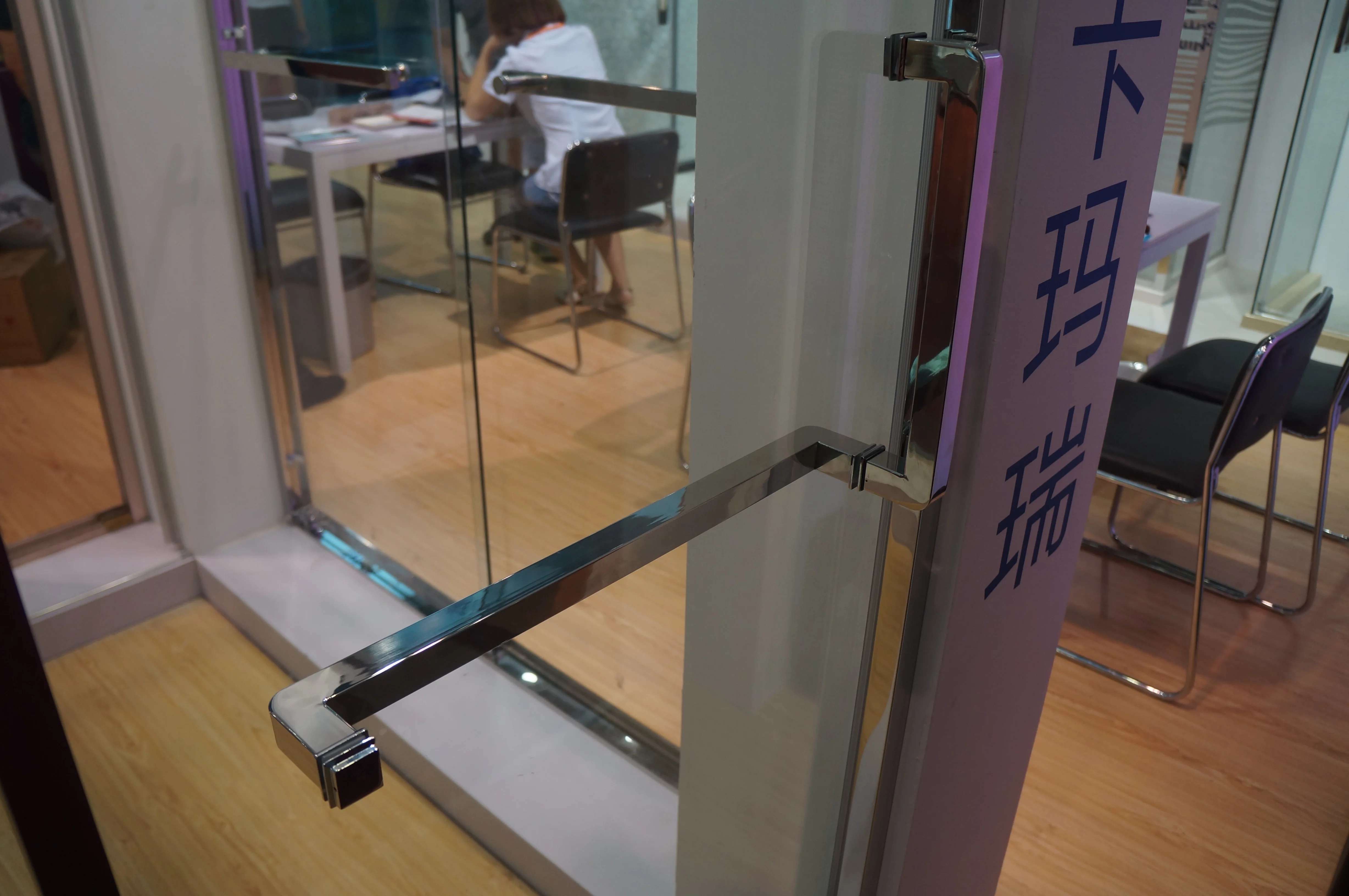 Modern Luxury Indoor Multifunctional Bathroom Design Shower Cabin Self Cleaning Glass Sliding Shower Cabin