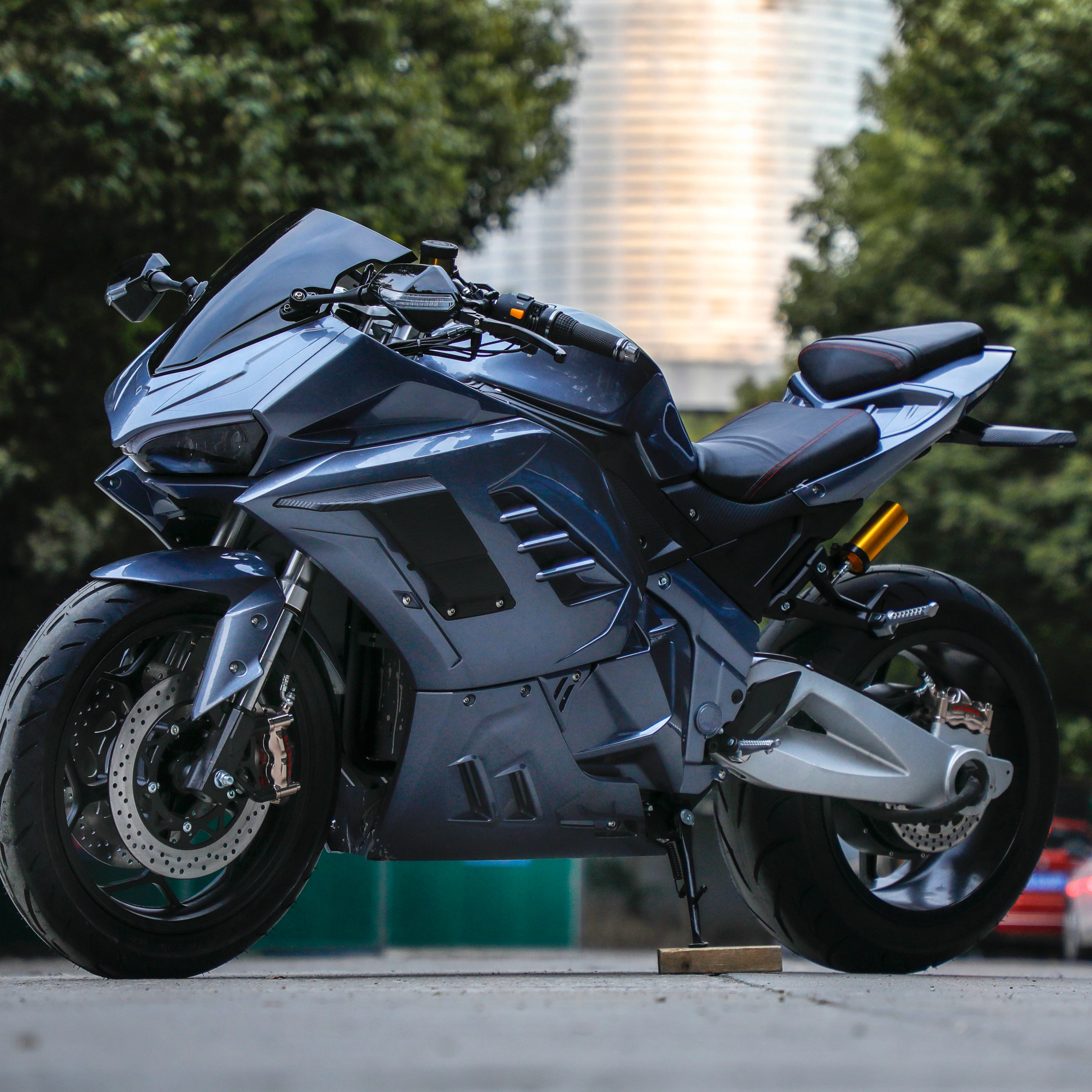 High Speed 8000w 12000w  Lithium Battery Single Side Motor Adult Electric Motorcycle