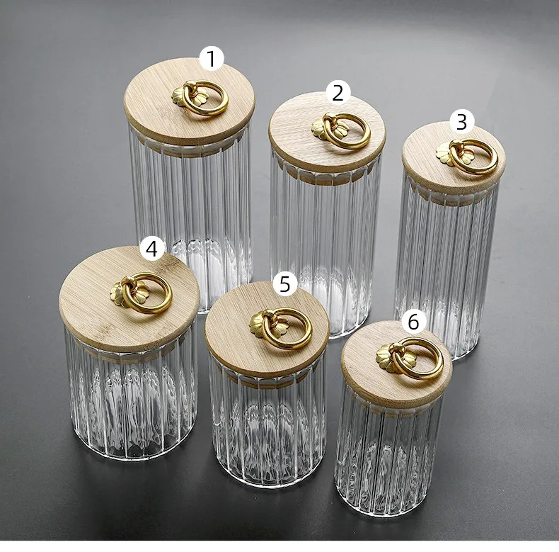 Wholesale Kitchen Borosilicate Glass Airtight Food Storage Container with Bamboo Wood Lid Round Clear Glass Jar Pantry Organizer