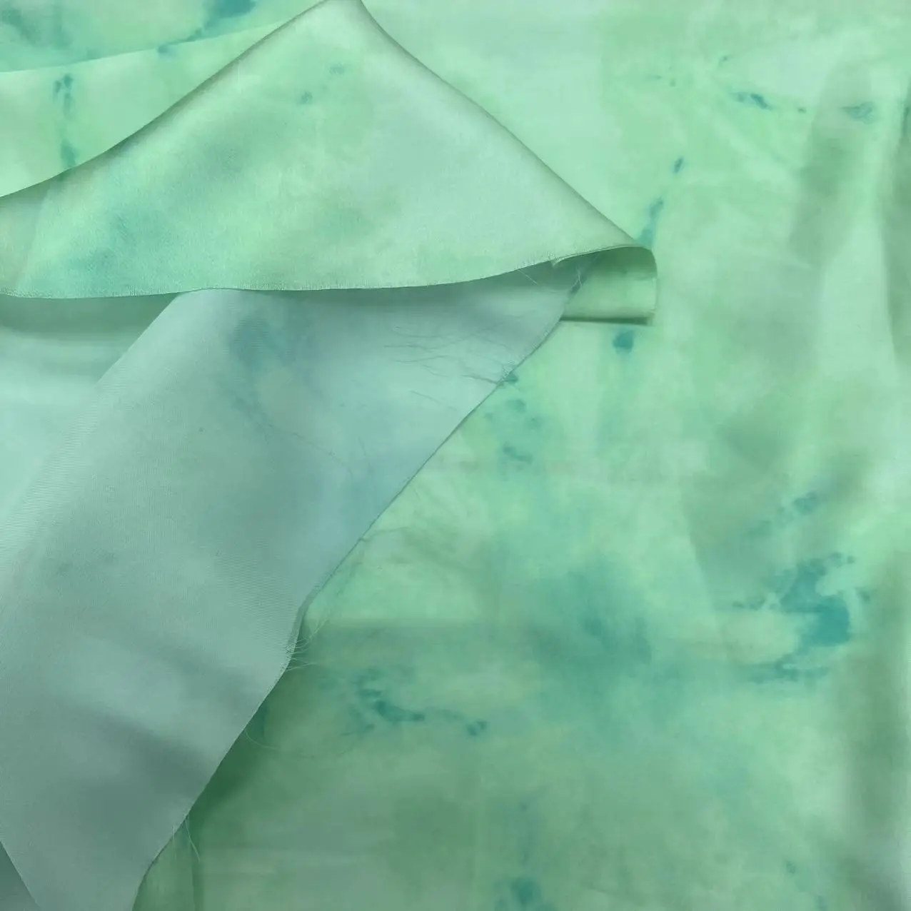 factory wholesale price digital pattern custom printed 90gsm 50D imitated silk no stretch satin fabrics for designers diy store