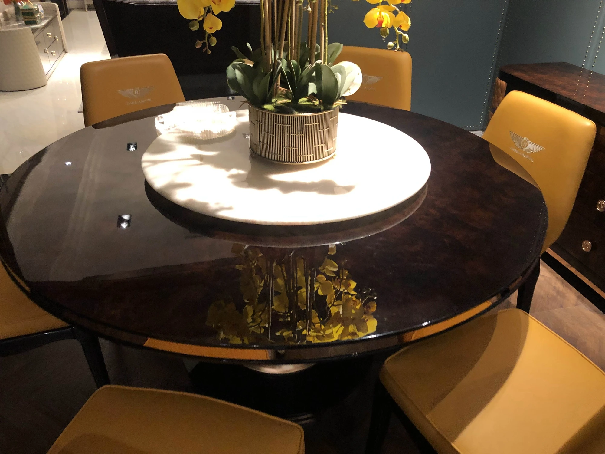 Luxury modern high grade round dining room table and chairs set