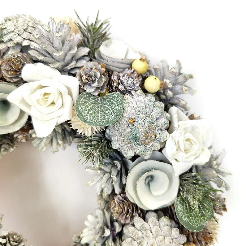 Wholesale Diameter 35 cm Real Pine Cones Hanging Front Door Christmas Wreaths And Garland For Decoration