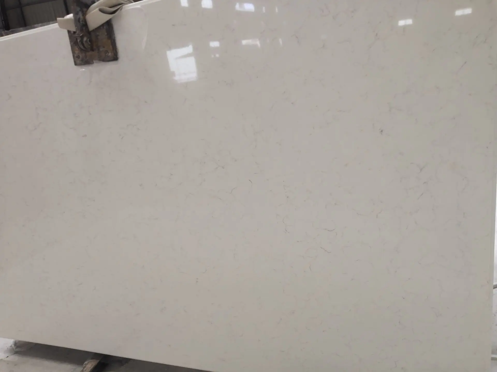 CARRARA WHITE QUARTZ SLAB TABLE TOP