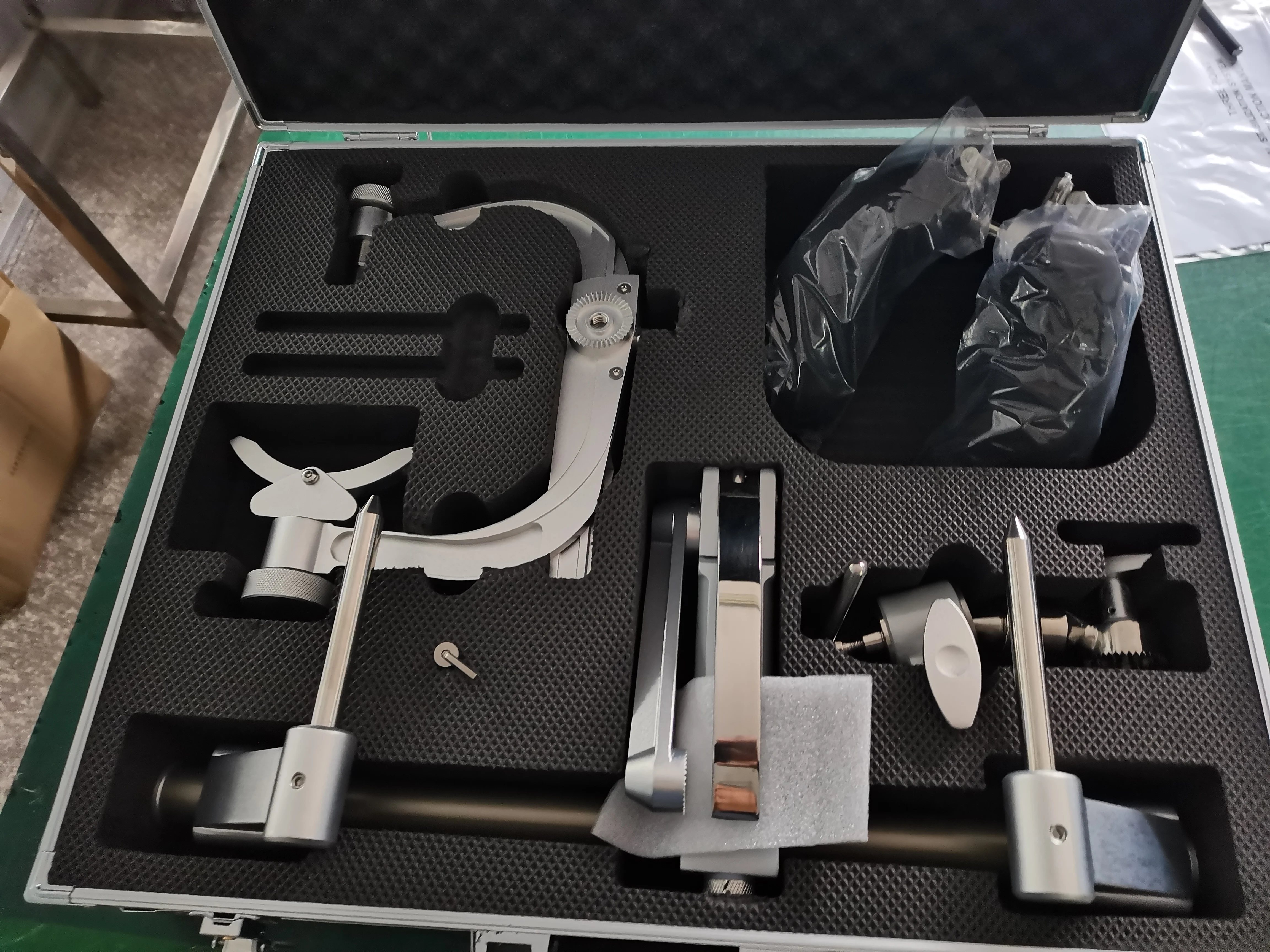 The universal attachment Head Frame Adapter A001 Mayfield to the operating table