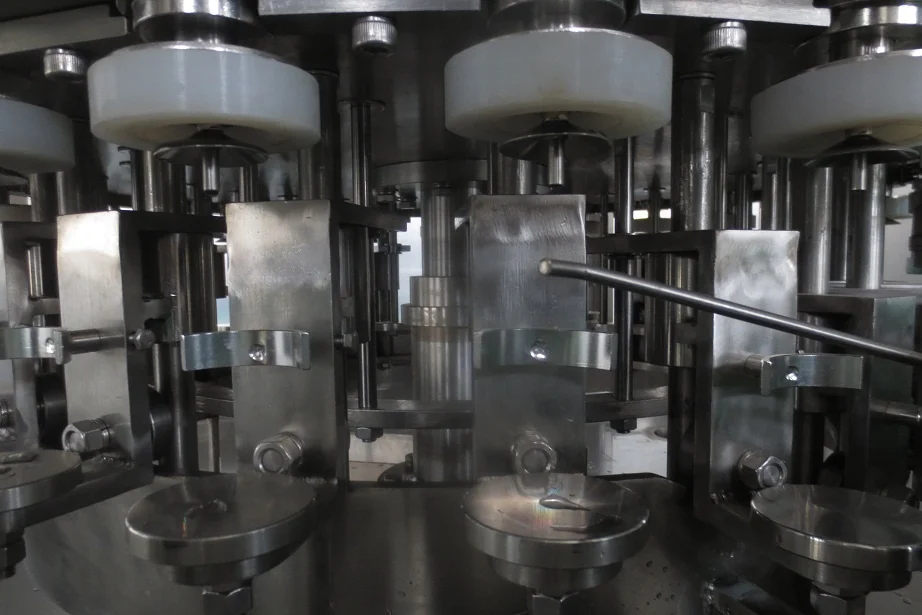 Automatic Juice Hard Cider Canning Line Equipment Liquid Iced Cold Coffee Energy Drink Can Filling Seaming Machine