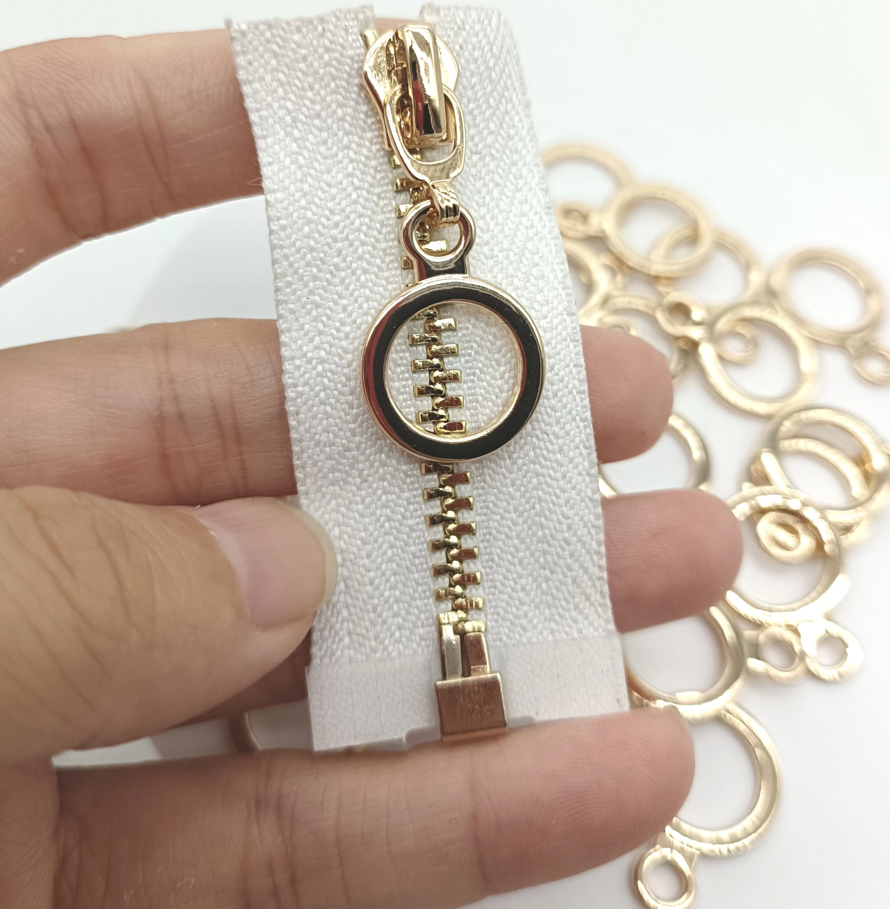 2022 New Popular Metal Zipper Pull High Quality Hot Sale Zipper For Hoodie/Jeans/Jacket/Handbag Clothing Zipper(White).