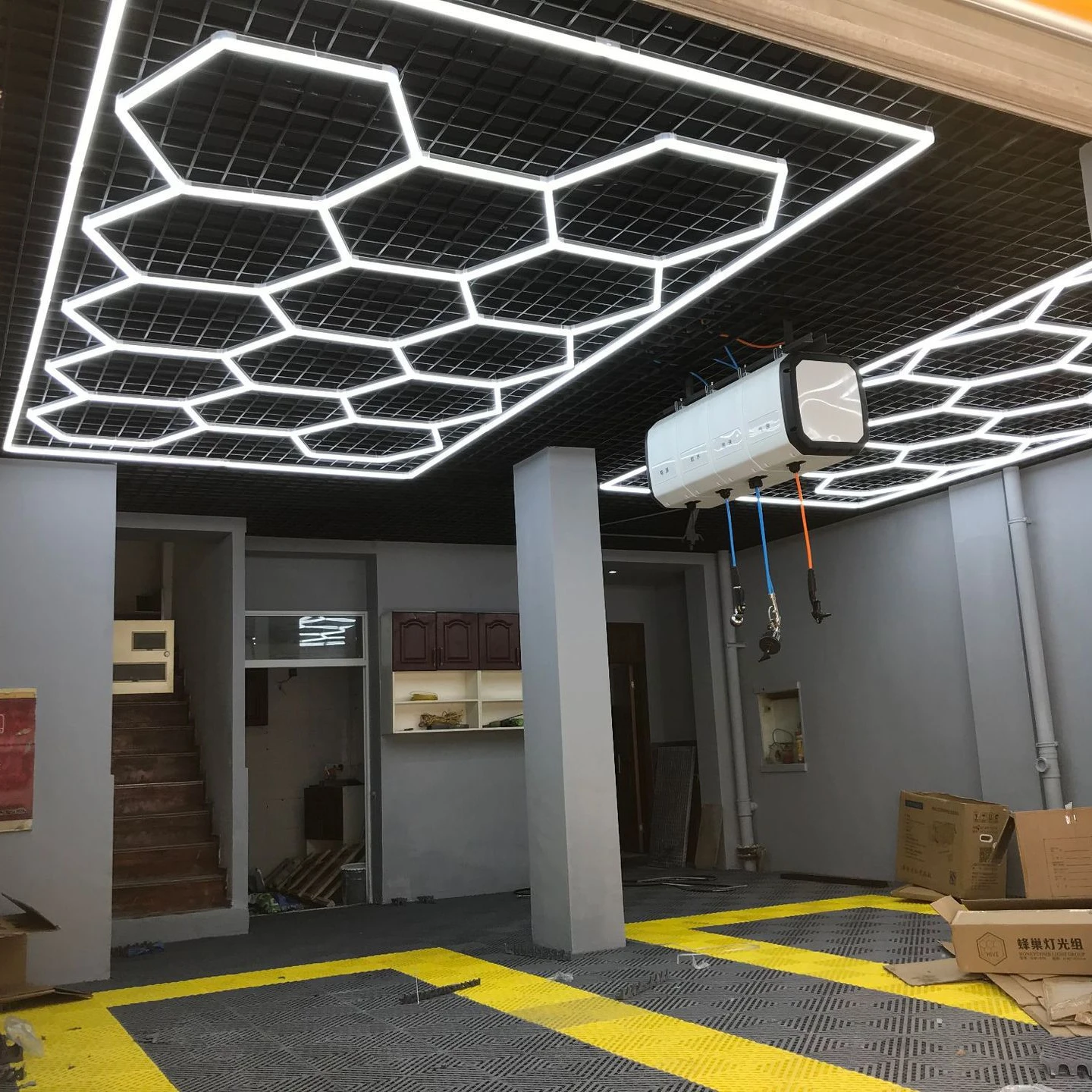 2024 factory  wholesale Easy Assembly Commercial Hexagon Light For Shop Use car wash station light