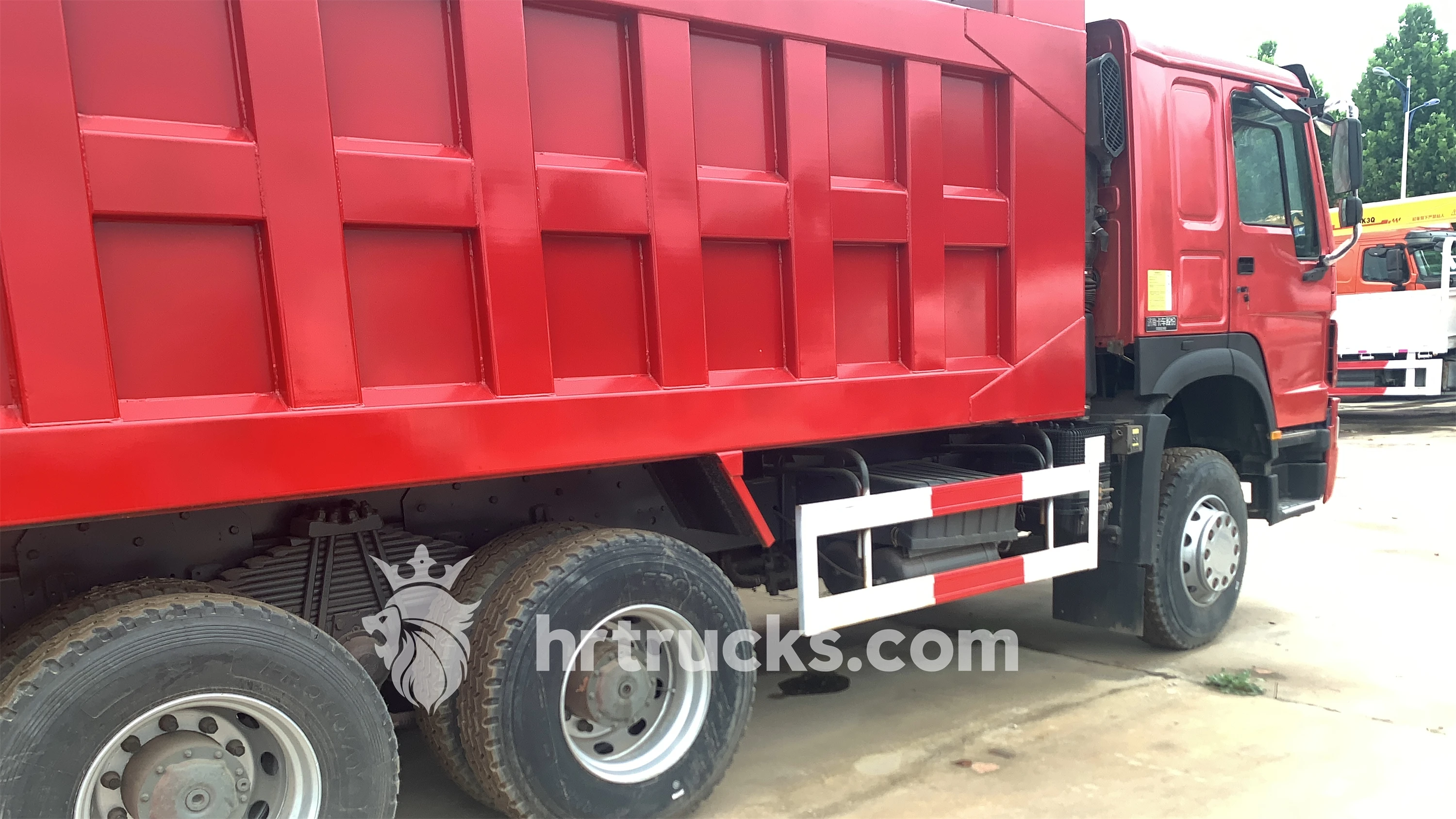 Right/Left Hand Drive Used Howo Dump Truck 6x4 375 hp 10 Tires Wheels 30CBM Tipper Trucks With Cheap Price