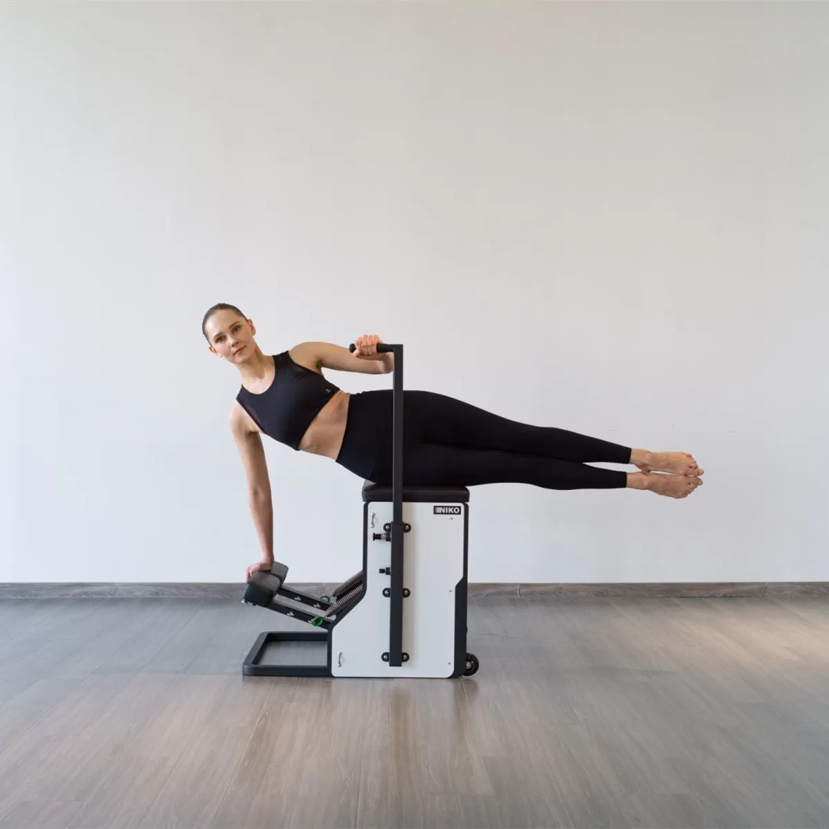 Factory Price Pilates reformer Chair Professional Yoga Training Exercise Stretch Equipment Fitness Pilates Chair