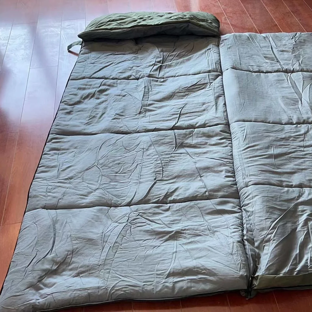 Russian single person can block the wind and rain, keep warm, durable, concealable, good windshield, windproof hat, sleeping bag